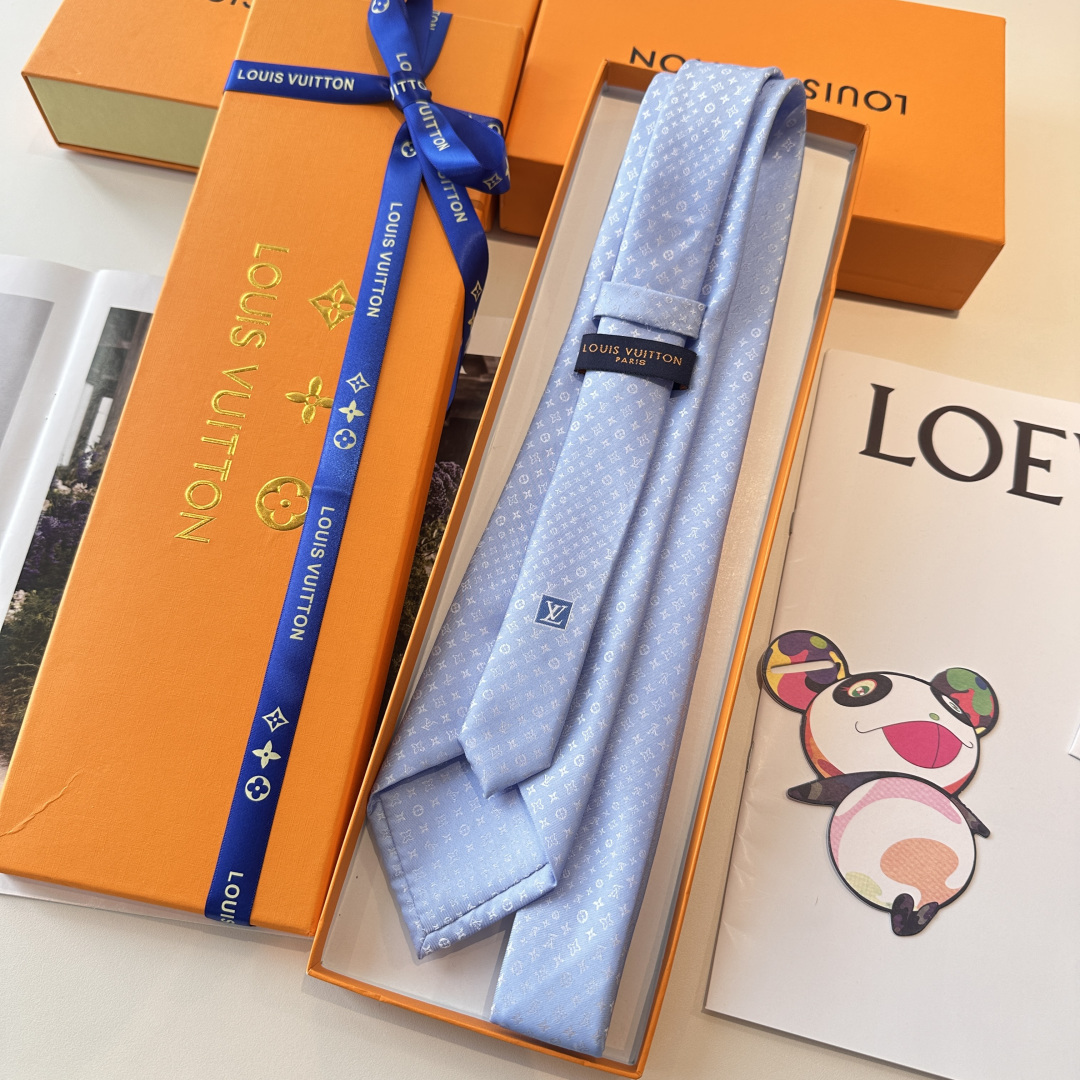 👏👏专柜同歩👔👔精致的小Logo暗纹提花，低调奢华大气的配色，这款领带将Lv标志性的Damier图案以同