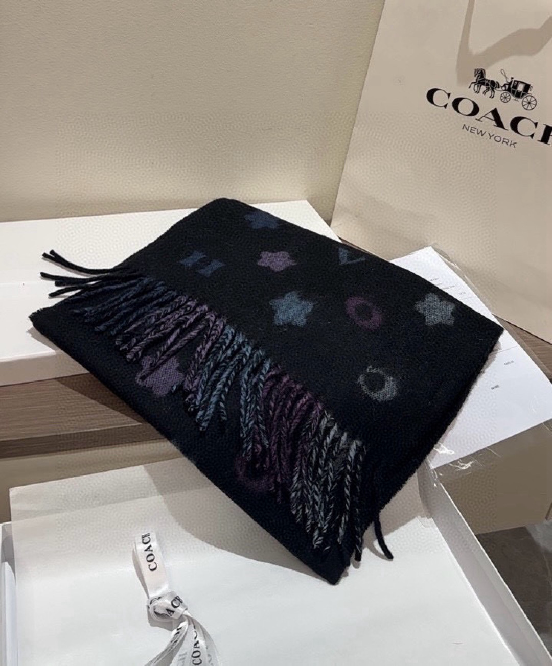 COACH蔻驰也太好看了吧！不仅有颜值还有品质，手感超级软糯和舒服，尺寸180✖️30cm
