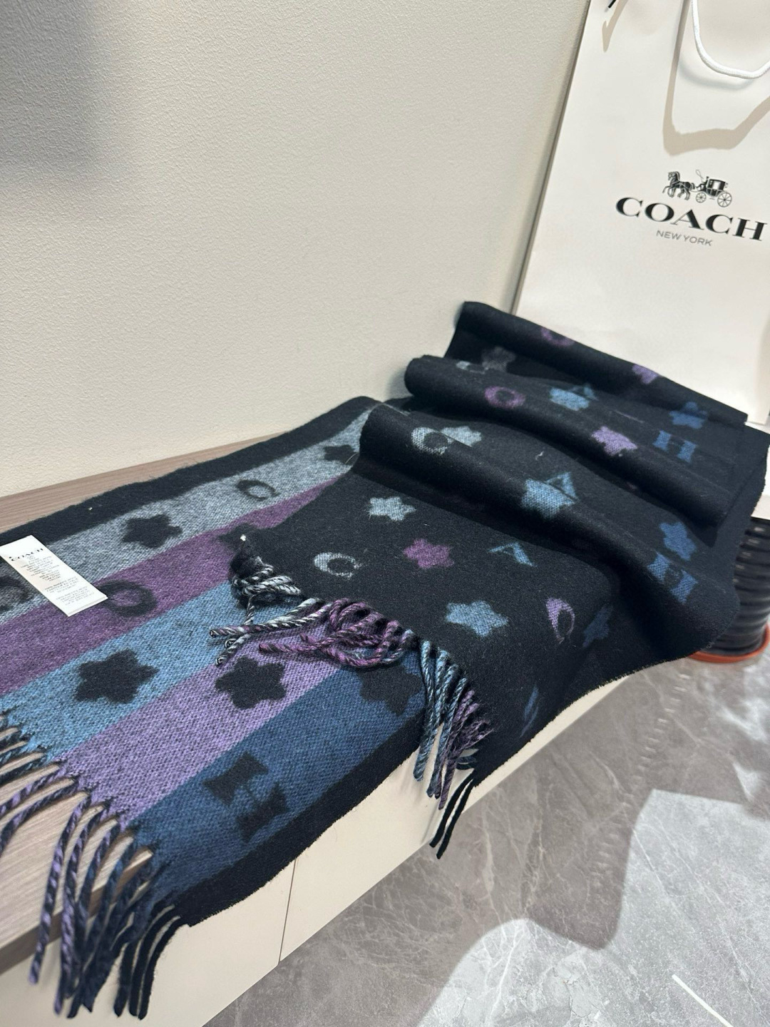 COACH蔻驰也太好看了吧！不仅有颜值还有品质，手感超级软糯和舒服，尺寸180✖️30cm