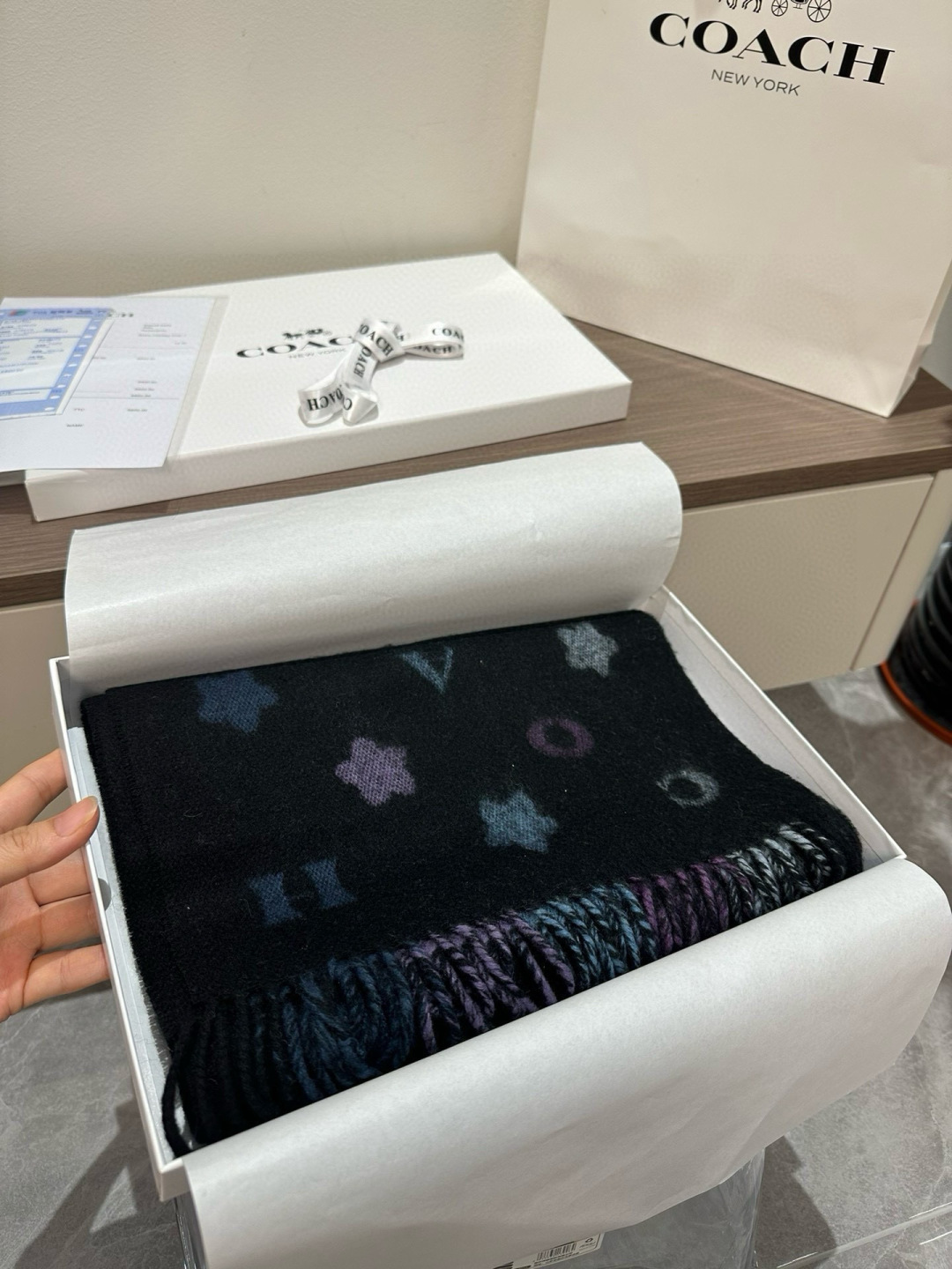 COACH蔻驰也太好看了吧！不仅有颜值还有品质，手感超级软糯和舒服，尺寸180✖️30cm