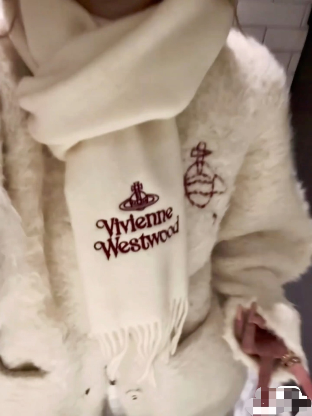🐂独一无二的绝对牛货♥️美化心了好吗！我爱S的vivienne westwood维维安·西太后出口原单围巾🧣而且是限量款