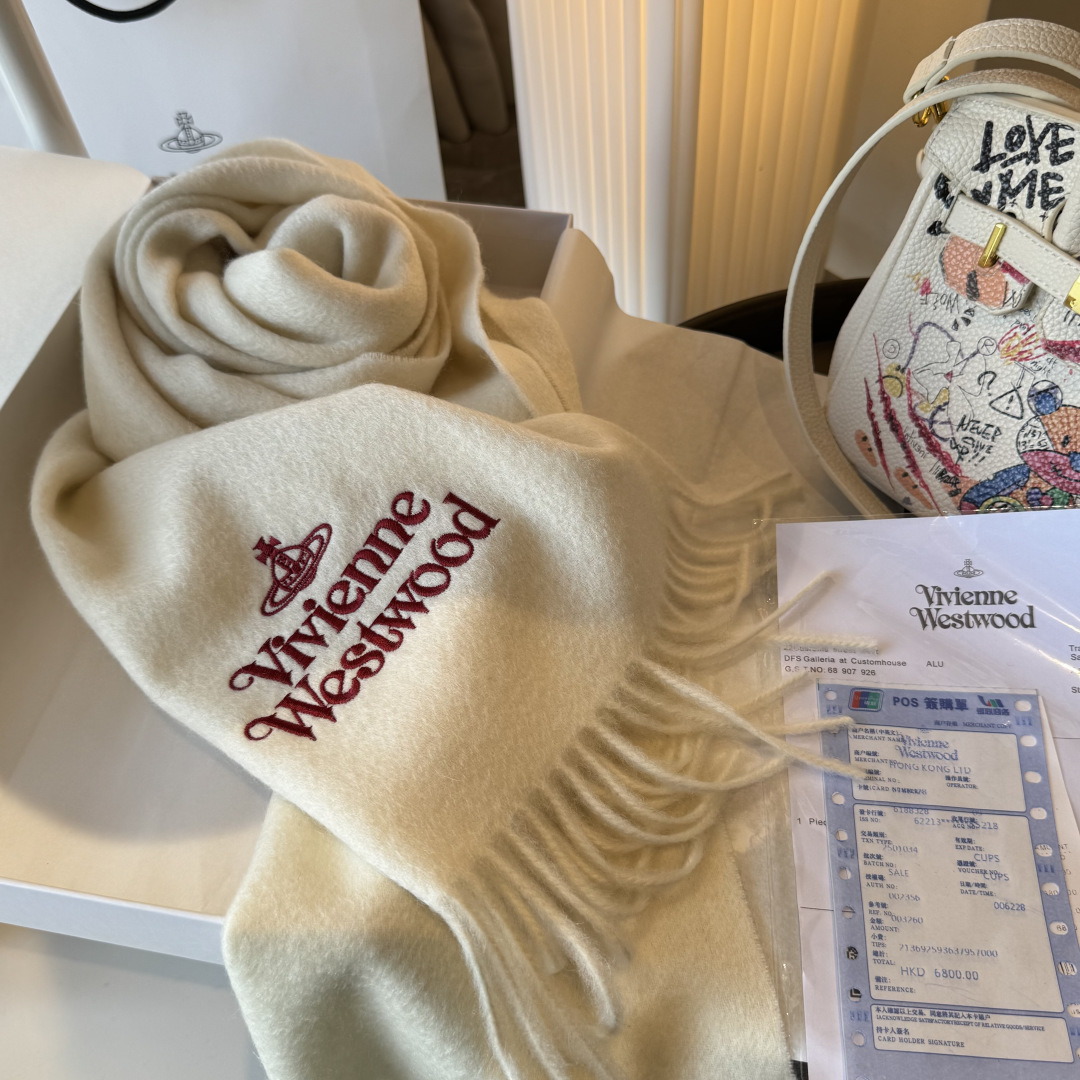 🐂独一无二的绝对牛货♥️美化心了好吗！我爱S的vivienne westwood维维安·西太后出口原单围巾🧣而且是限量款