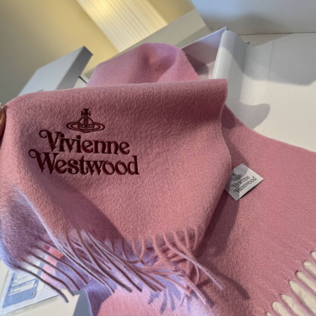 🐂独一无二的绝对牛货♥️美化心了好吗！我爱S的vivienne westwood维维安·西太后出口原单围巾🧣而且是限量款
