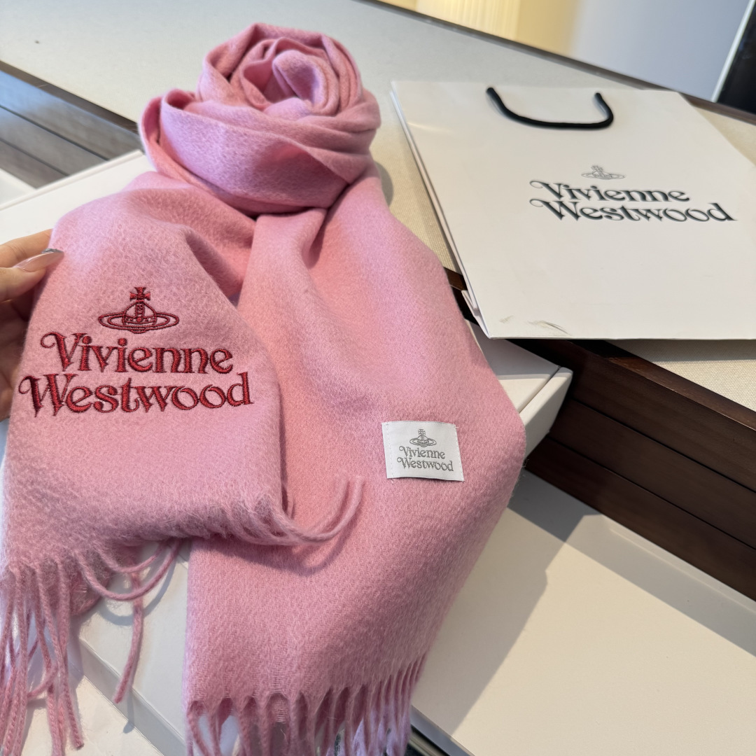 🐂独一无二的绝对牛货♥️美化心了好吗！我爱S的vivienne westwood维维安·西太后出口原单围巾🧣而且是限量款