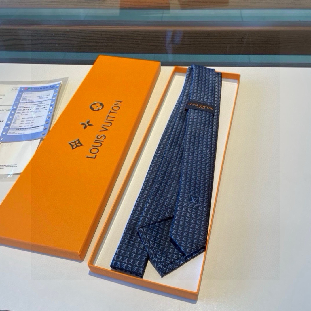 💖💖 男士领带系列【L字母领带】👔👔，稀有😻😻展现精湛手工与时尚优雅的理想选择，此款真丝织就的Diamo