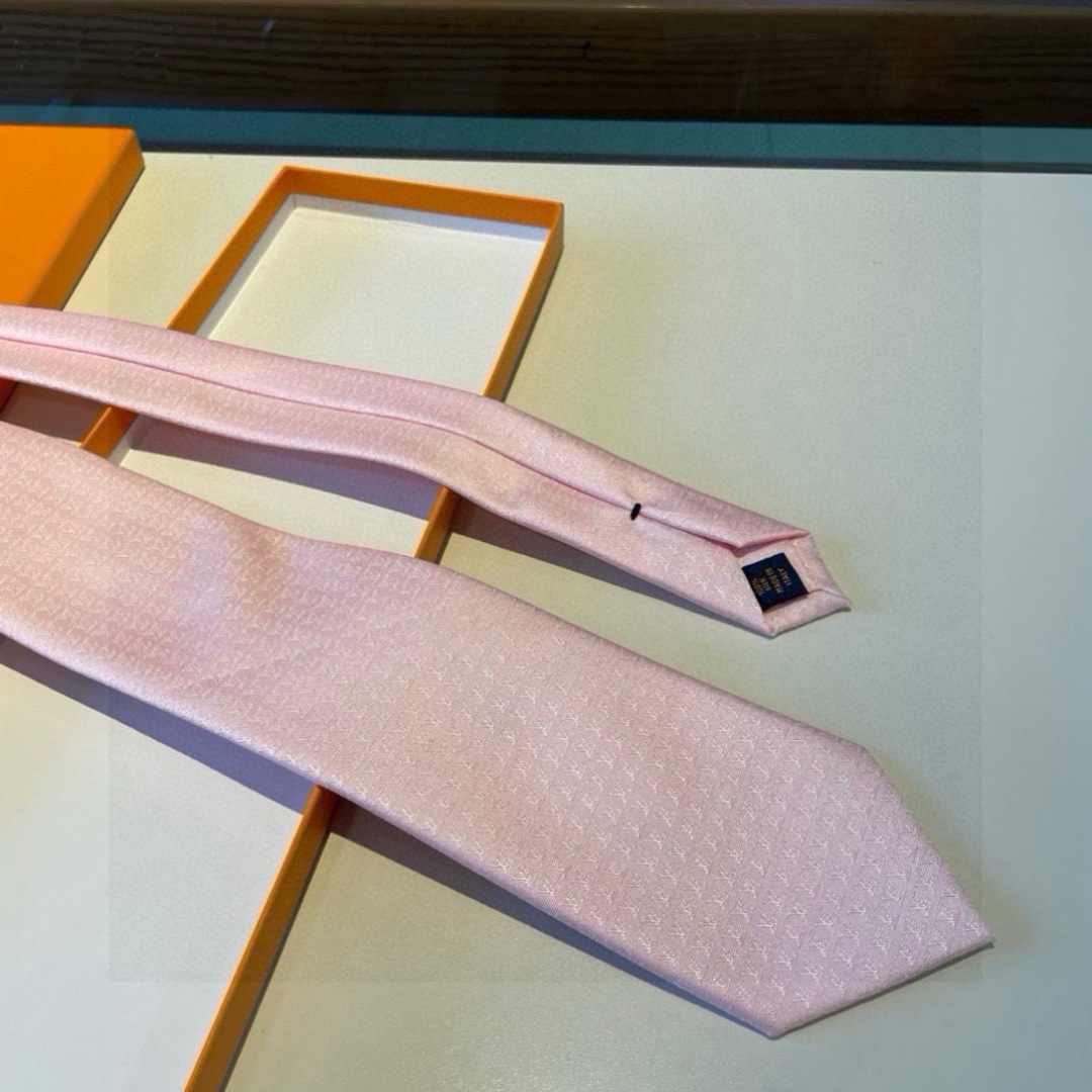 💖💖 男士领带系列【L字母领带】👔👔，稀有😻😻展现精湛手工与时尚优雅的理想选择，此款真丝织就的Diamo