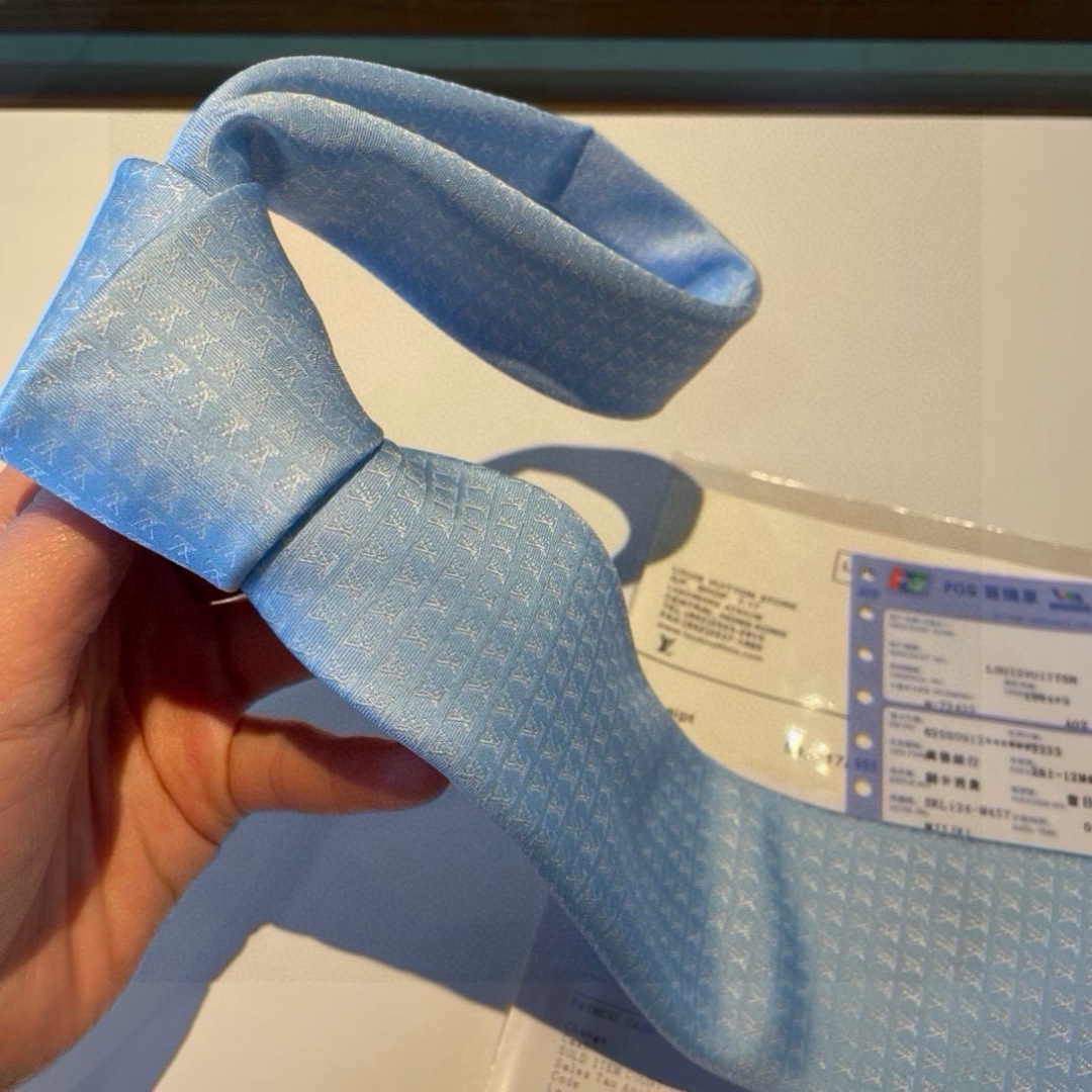 💖💖 男士领带系列【L字母领带】👔👔，稀有😻😻展现精湛手工与时尚优雅的理想选择，此款真丝织就的Diamo