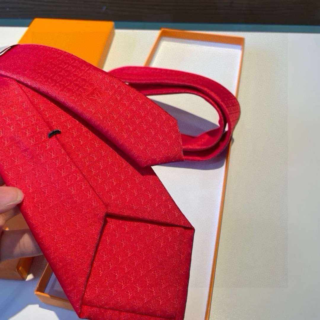 💖💖 男士领带系列【L字母领带】👔👔，稀有😻😻展现精湛手工与时尚优雅的理想选择，此款真丝织就的Diamo