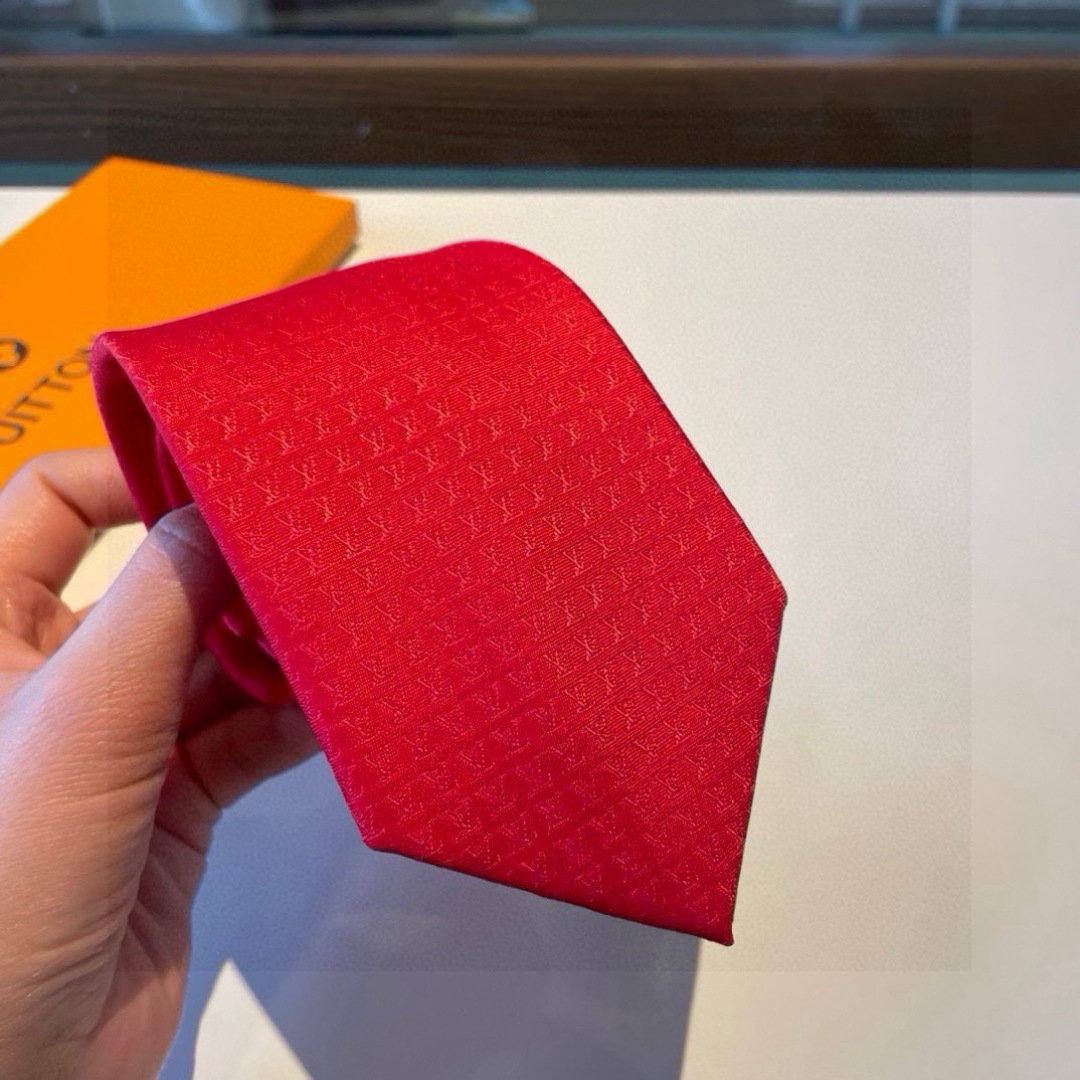 💖💖 男士领带系列【L字母领带】👔👔，稀有😻😻展现精湛手工与时尚优雅的理想选择，此款真丝织就的Diamo