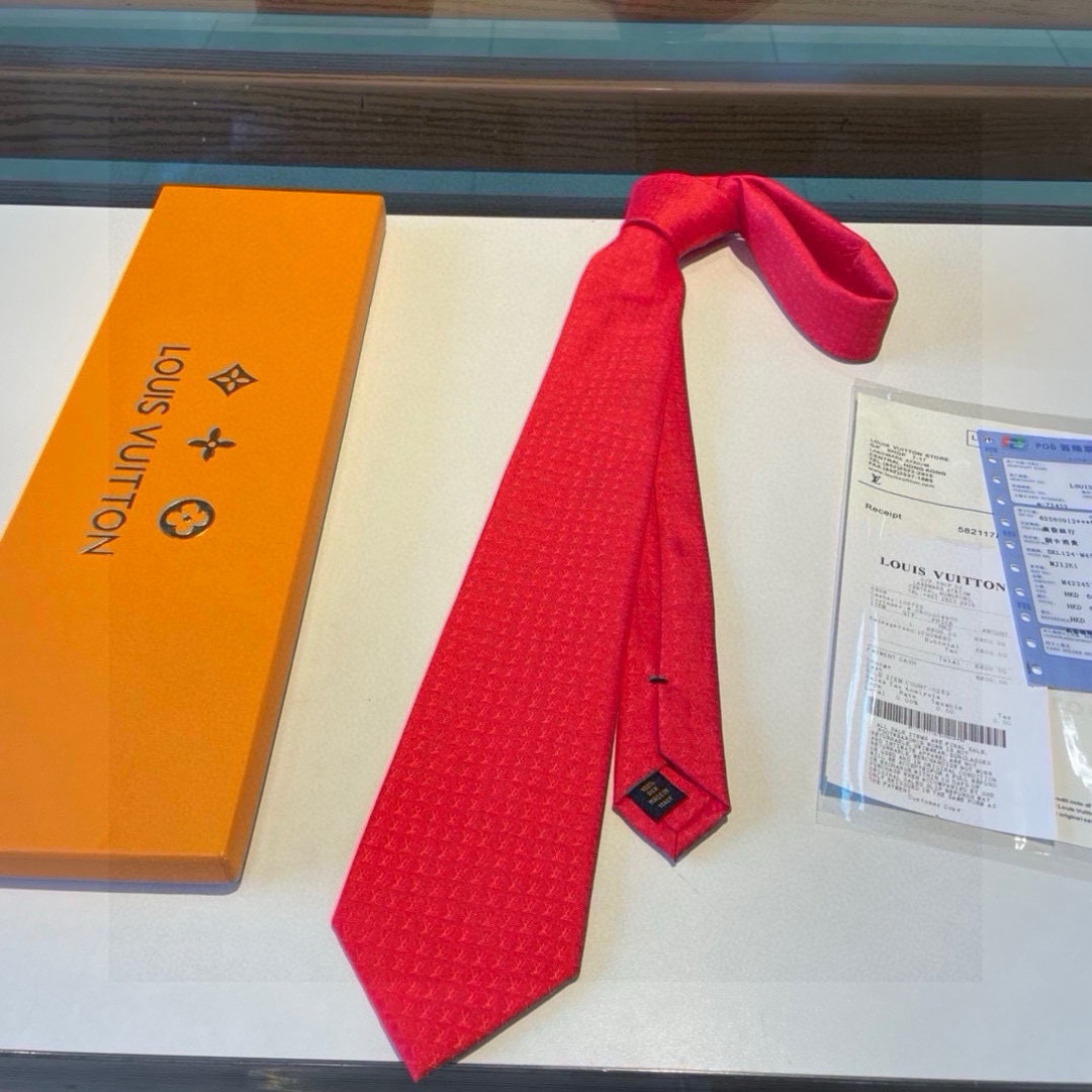 💖💖 男士领带系列【L字母领带】👔👔，稀有😻😻展现精湛手工与时尚优雅的理想选择，此款真丝织就的Diamo