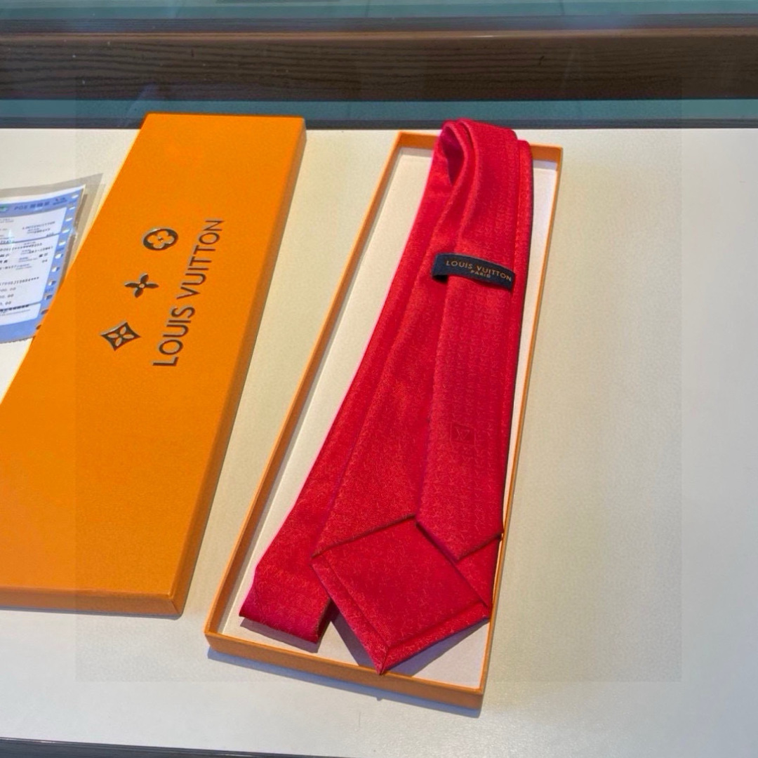 💖💖 男士领带系列【L字母领带】👔👔，稀有😻😻展现精湛手工与时尚优雅的理想选择，此款真丝织就的Diamo