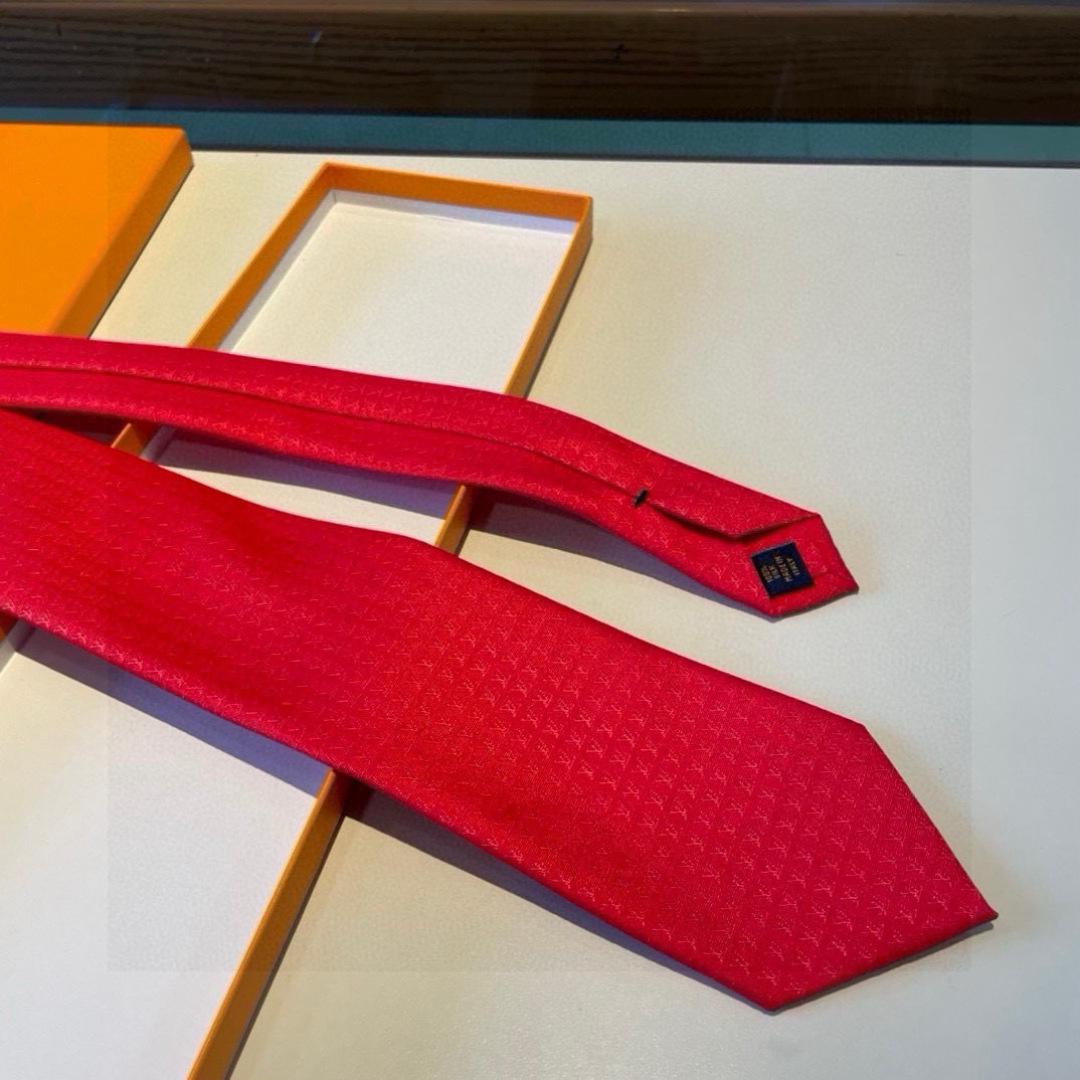 💖💖 男士领带系列【L字母领带】👔👔，稀有😻😻展现精湛手工与时尚优雅的理想选择，此款真丝织就的Diamo
