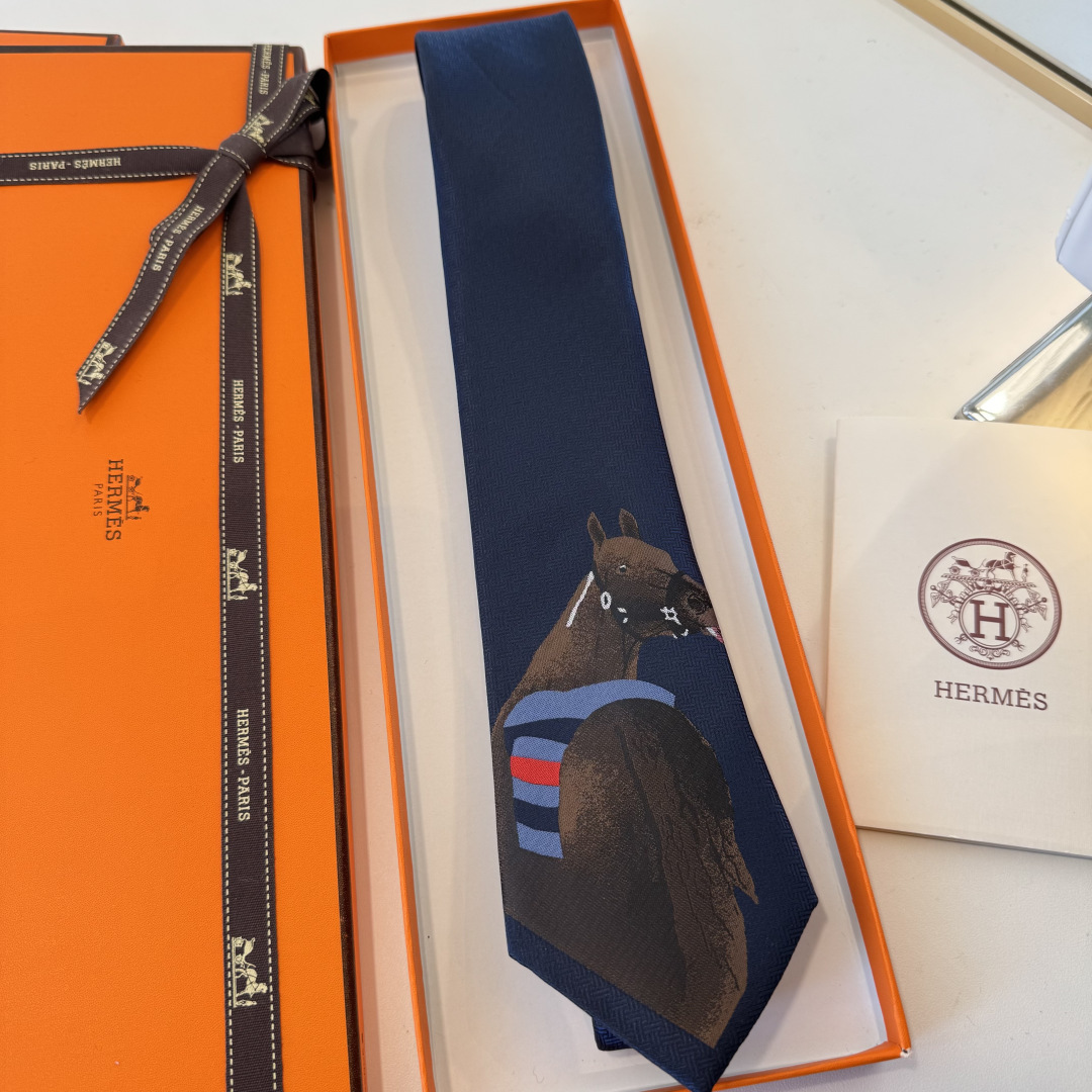特 马年销量版 领带新款出货啦‼️‼️爱马仕男士新款领带系列👔👔，让男士可以充分展示自己个性。100%顶