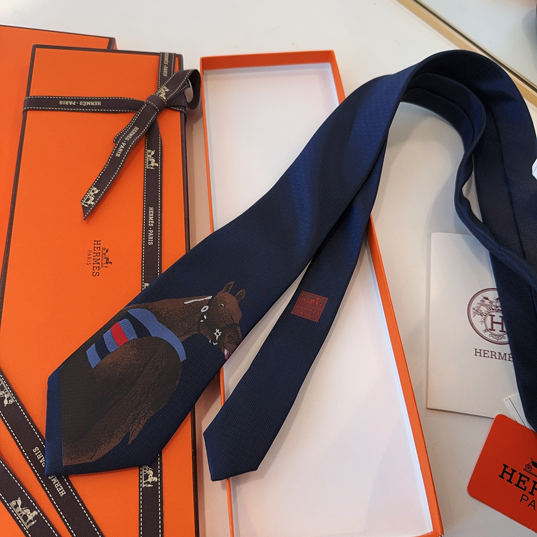 特 马年销量版 领带新款出货啦‼️‼️爱马仕男士新款领带系列👔👔，让男士可以充分展示自己个性。100%顶