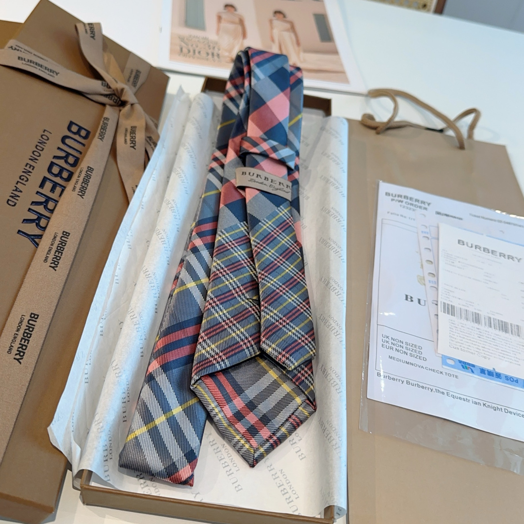 特 专柜同步领带出货啦‼‼Burberry【博柏利领带】👔👔，稀有😻😻展现精湛手工与时尚优雅的理想选择，
