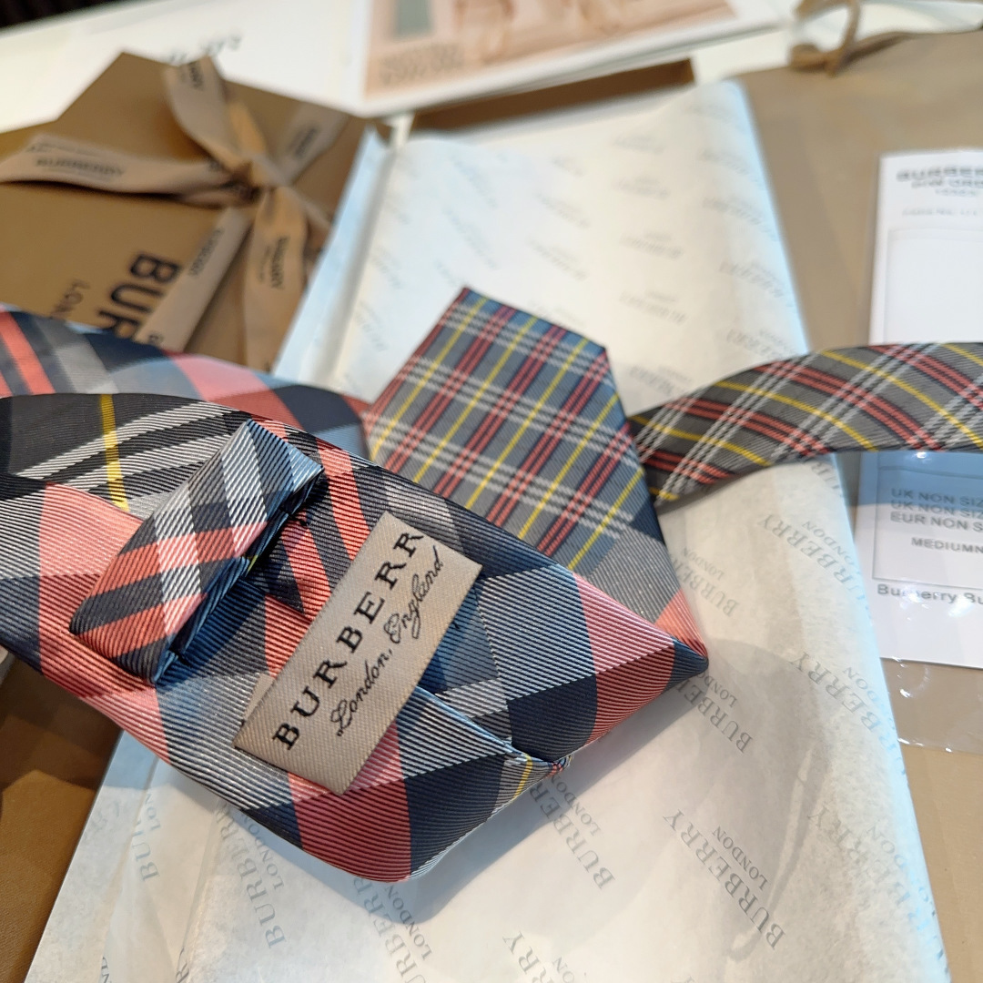 特 专柜同步领带出货啦‼‼Burberry【博柏利领带】👔👔，稀有😻😻展现精湛手工与时尚优雅的理想选择，