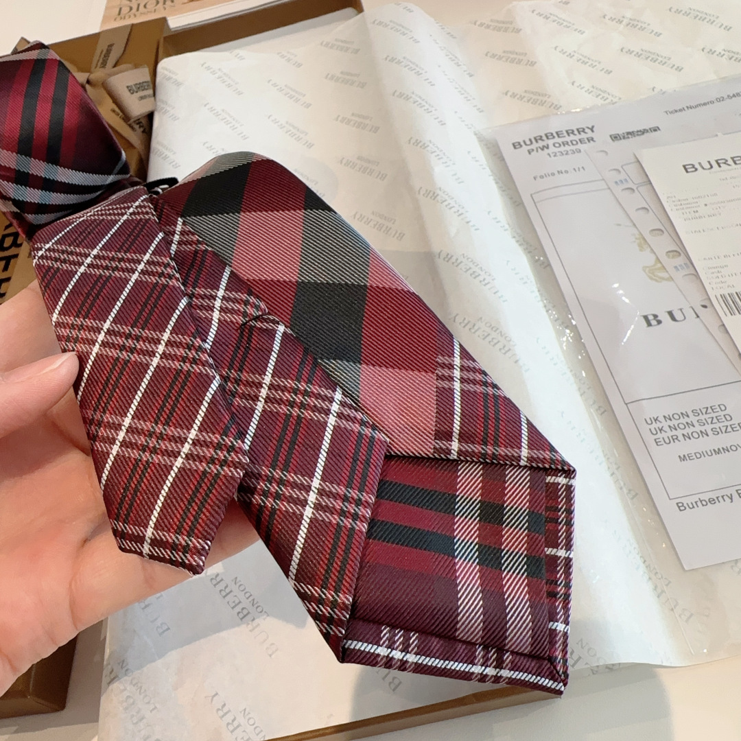 特 专柜同步领带出货啦‼‼Burberry【博柏利领带】👔👔，稀有😻😻展现精湛手工与时尚优雅的理想选择，