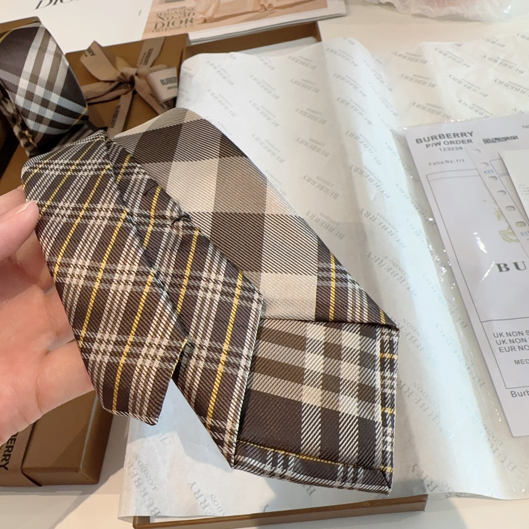 特 专柜同步领带出货啦‼‼Burberry【博柏利领带】👔👔，稀有😻😻展现精湛手工与时尚优雅的理想选择，
