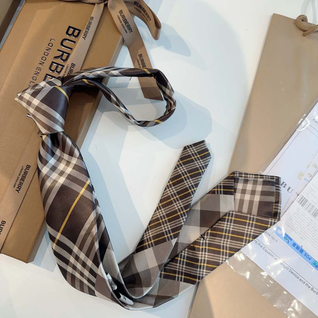 特 专柜同步领带出货啦‼‼Burberry【博柏利领带】👔👔，稀有😻😻展现精湛手工与时尚优雅的理想选择，