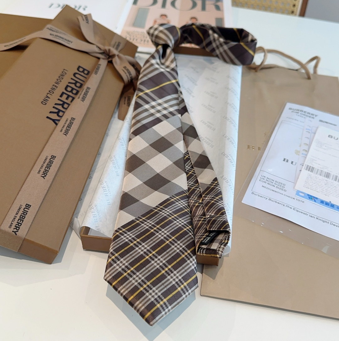 特 专柜同步领带出货啦‼‼Burberry【博柏利领带】👔👔，稀有😻😻展现精湛手工与时尚优雅的理想选择，