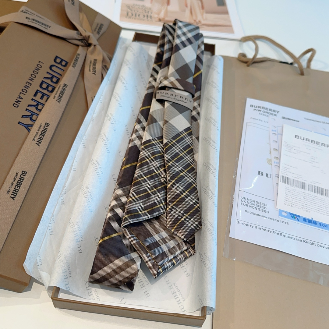 特 专柜同步领带出货啦‼‼Burberry【博柏利领带】👔👔，稀有😻😻展现精湛手工与时尚优雅的理想选择，