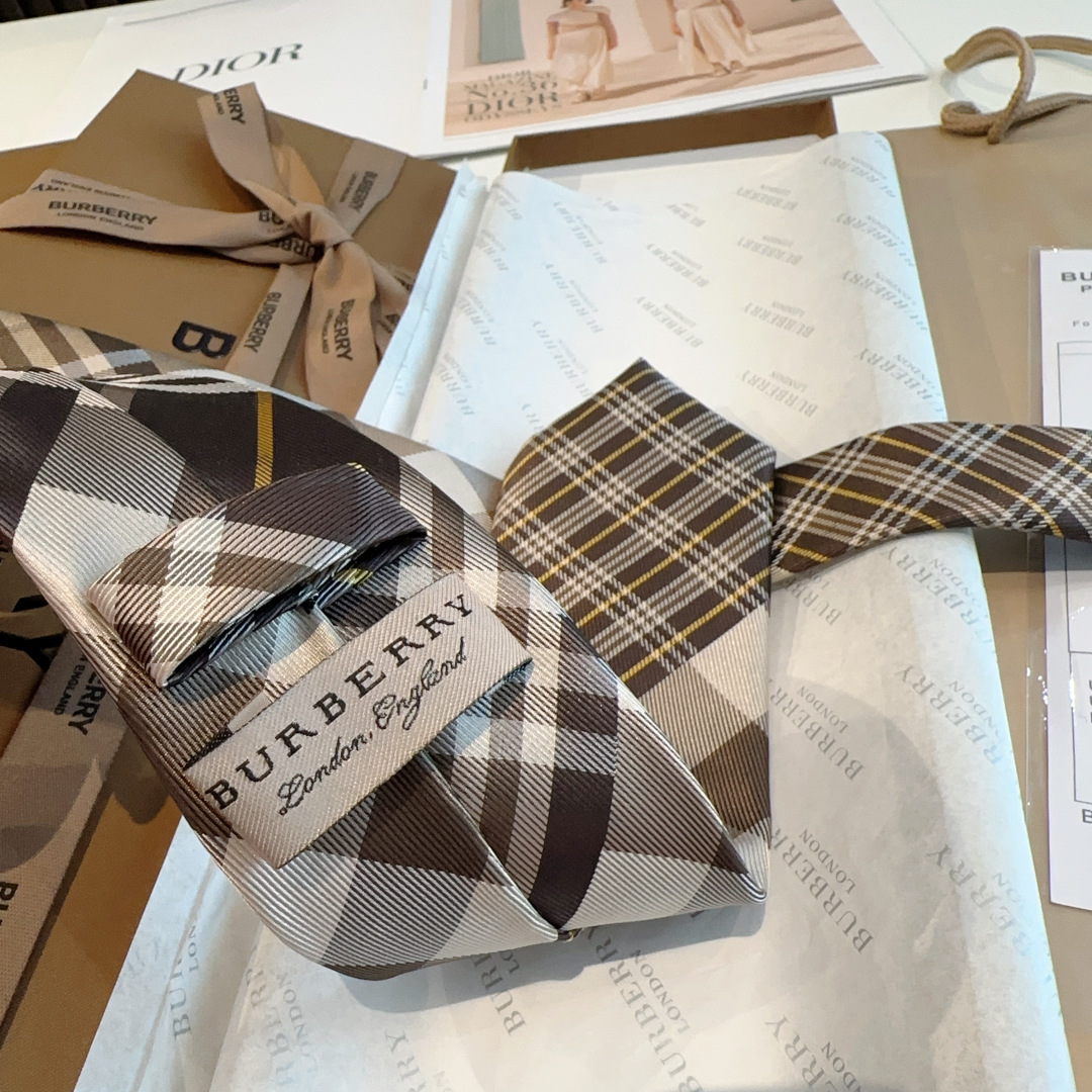 特 专柜同步领带出货啦‼‼Burberry【博柏利领带】👔👔，稀有😻😻展现精湛手工与时尚优雅的理想选择，