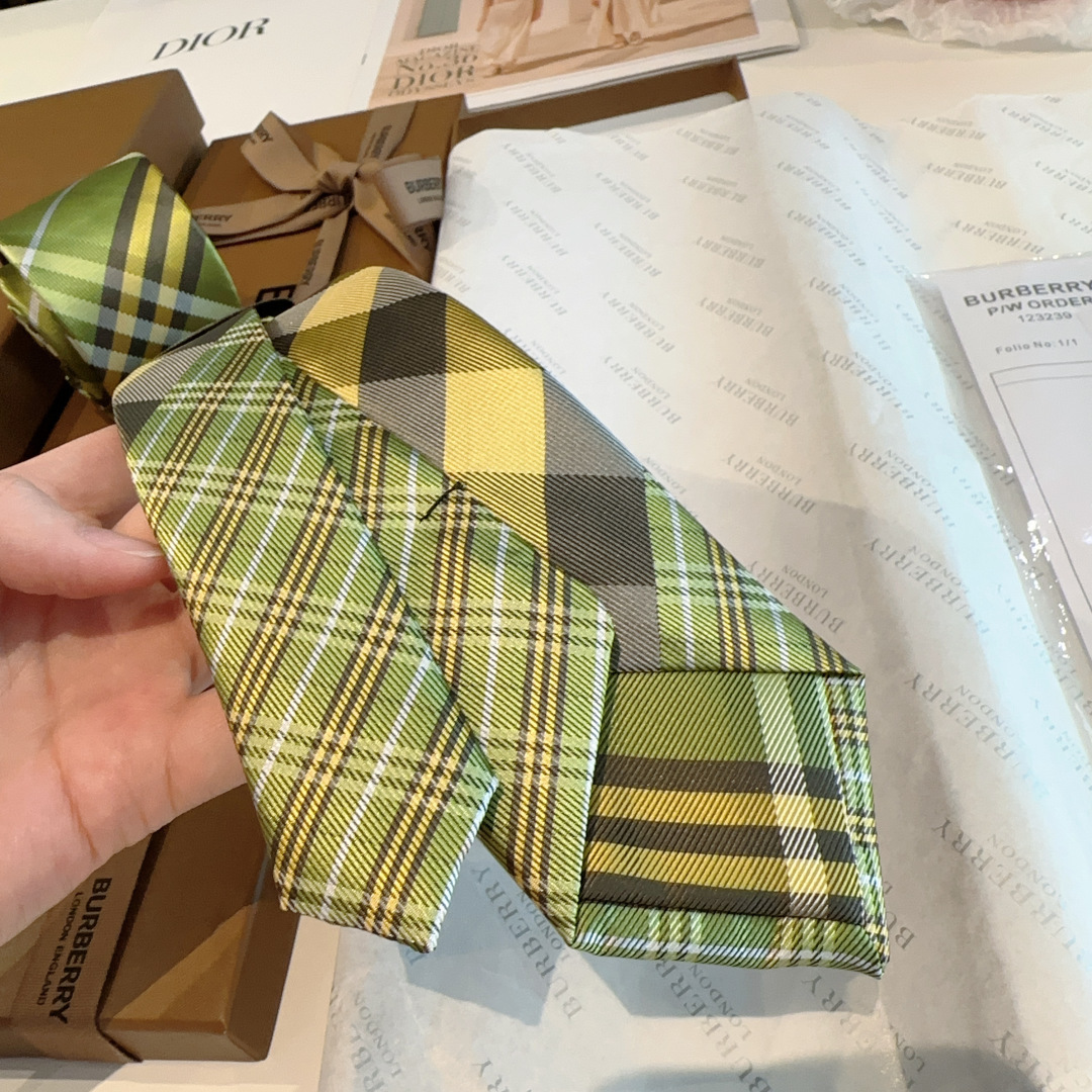 特 专柜同步领带出货啦‼‼Burberry【博柏利领带】👔👔，稀有😻😻展现精湛手工与时尚优雅的理想选择，