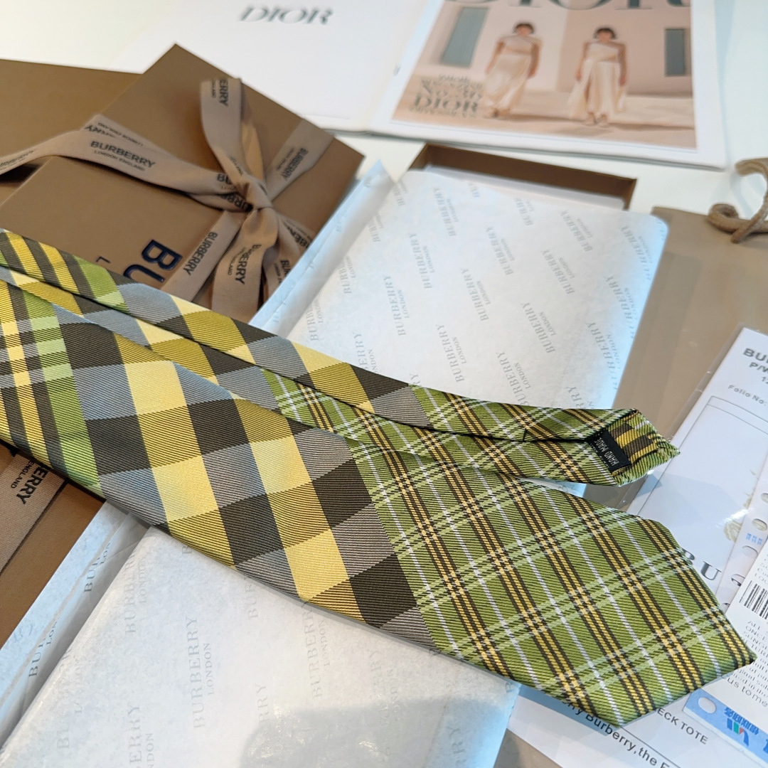 特 专柜同步领带出货啦‼‼Burberry【博柏利领带】👔👔，稀有😻😻展现精湛手工与时尚优雅的理想选择，