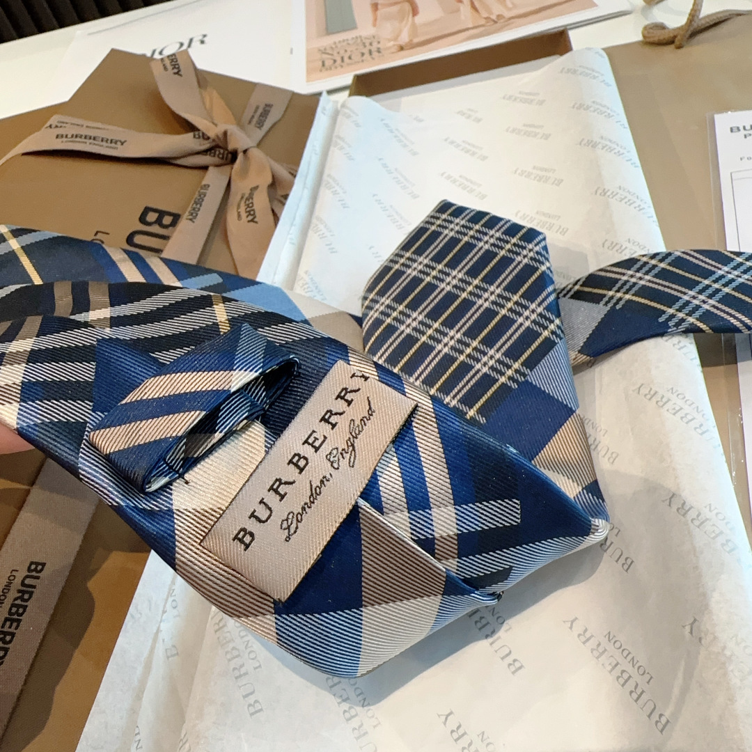 特 专柜同步领带出货啦‼‼Burberry【博柏利领带】👔👔，稀有😻😻展现精湛手工与时尚优雅的理想选择，