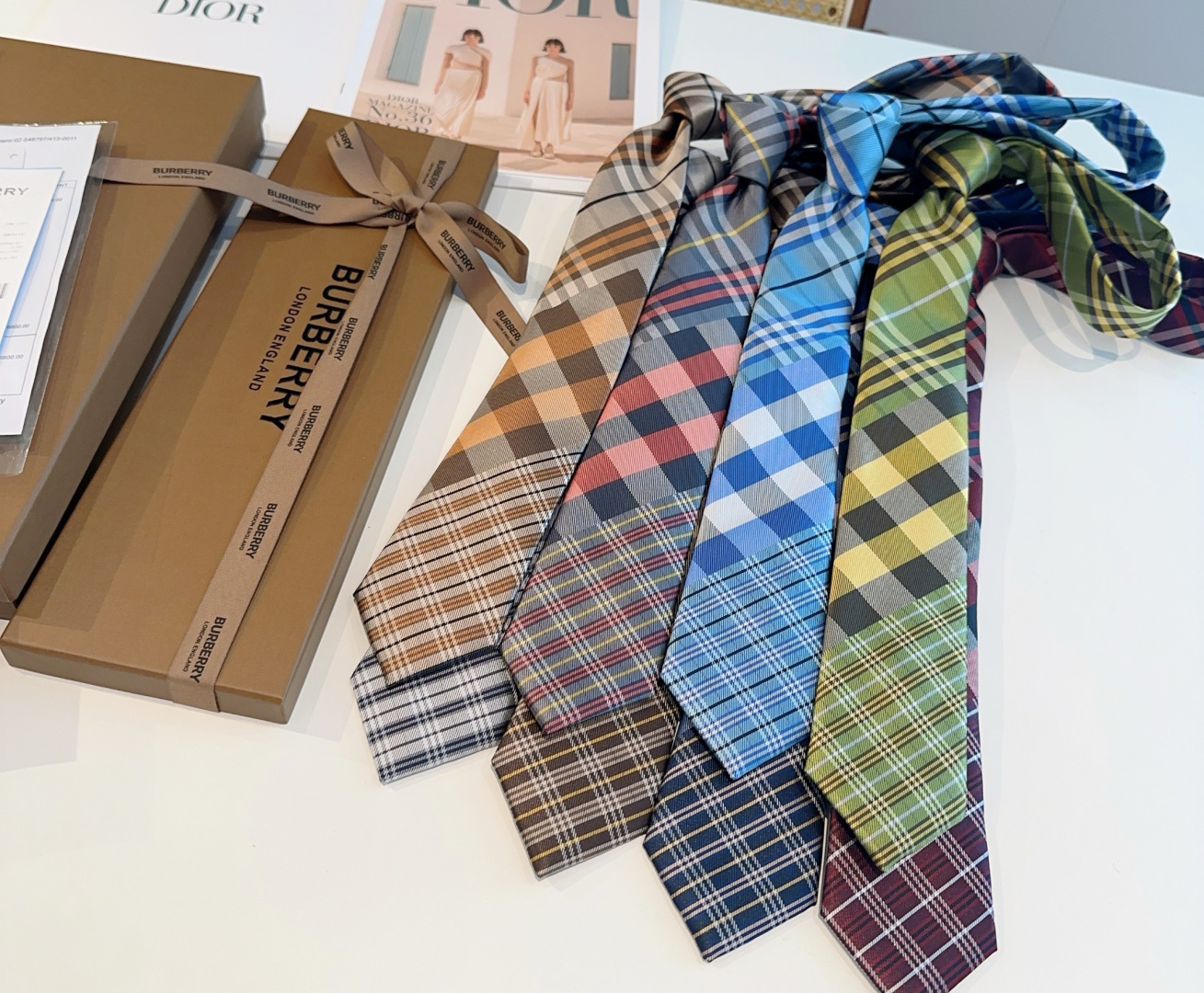 特 专柜同步领带出货啦‼‼Burberry【博柏利领带】👔👔，稀有😻😻展现精湛手工与时尚优雅的理想选择，