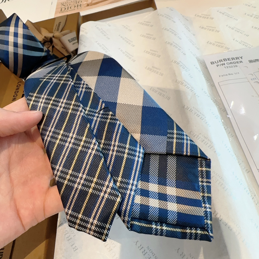 特 专柜同步领带出货啦‼‼Burberry【博柏利领带】👔👔，稀有😻😻展现精湛手工与时尚优雅的理想选择，