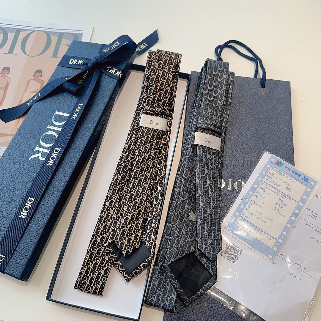 特 爆款到👏👏Do家新款老花领带 👔👔Dior男士【D家LOGO系列领带】，稀有😻😻展现精湛手工与时尚优
