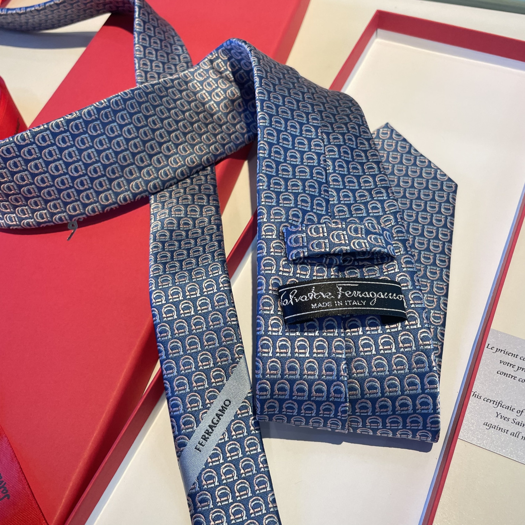 🌾 配包装 菲拉格慕男士新款领带系列👔👔，让男士可以充分展示自己个性。100%顶级斜纹真丝手工定制‼