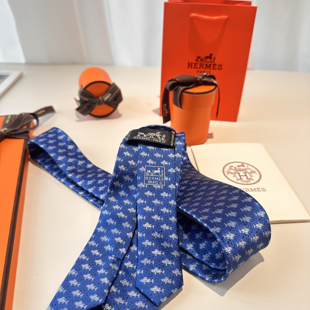 爱马仕动物系列 男士新款领带 👔👔，让男士可以充分展示自己个性。100%顶级斜纹真丝手工定制‼