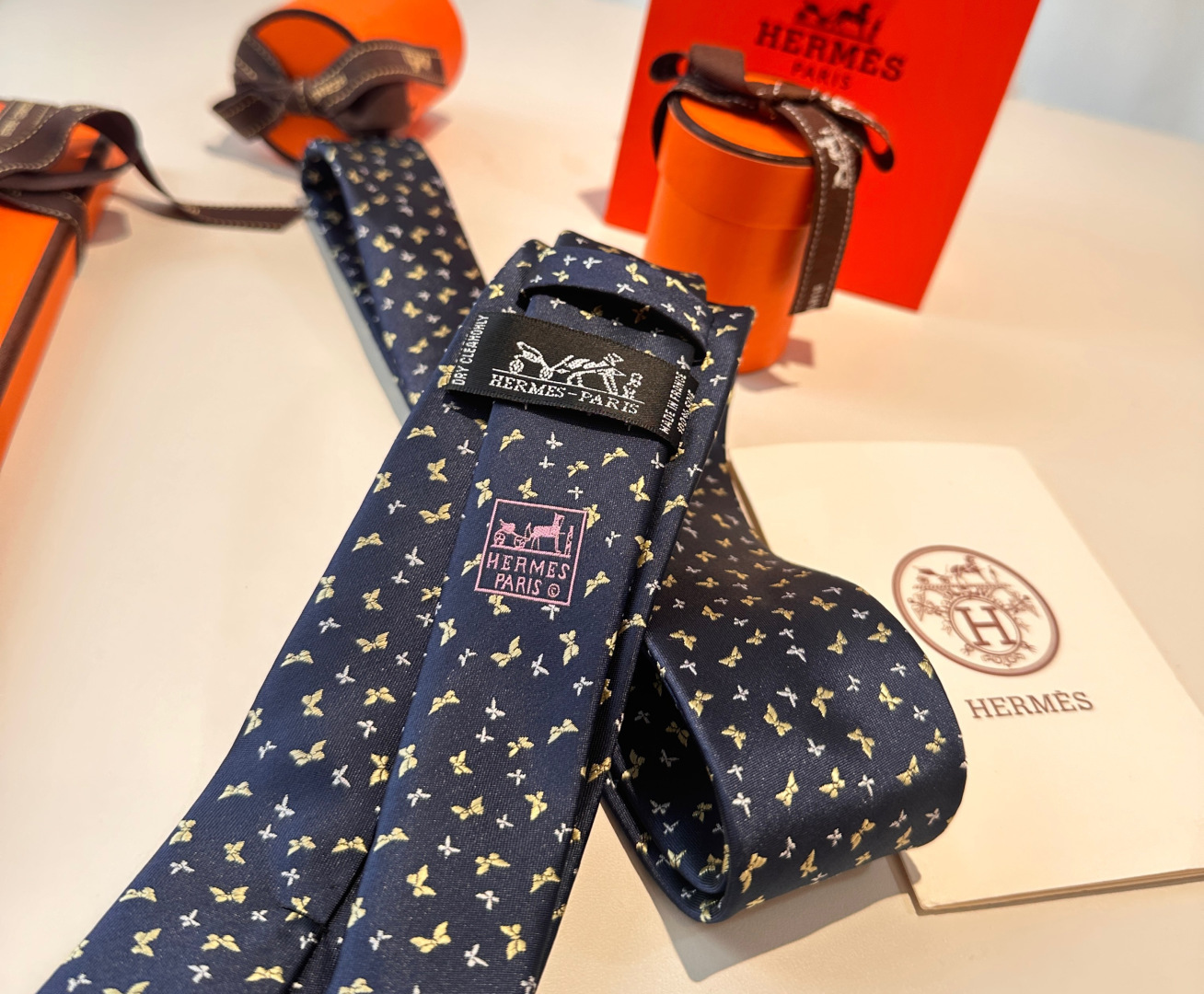 爱马仕动物系列 男士新款领带 👔👔，让男士可以充分展示自己个性。100%顶级斜纹真丝手工定制‼