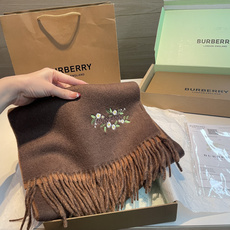 Burberry · 巴宝莉双面围巾❗好看的要疯掉了,太有型太有魅力了❗❗非常斯文时尚的秋冬单品!真的很喜欢,非常Cla Burberry · 巴宝莉双面围巾❗好看的要疯掉了,太有型太有魅力了❗❗非常斯文时尚的秋冬单品!真的很喜欢,非常Cla