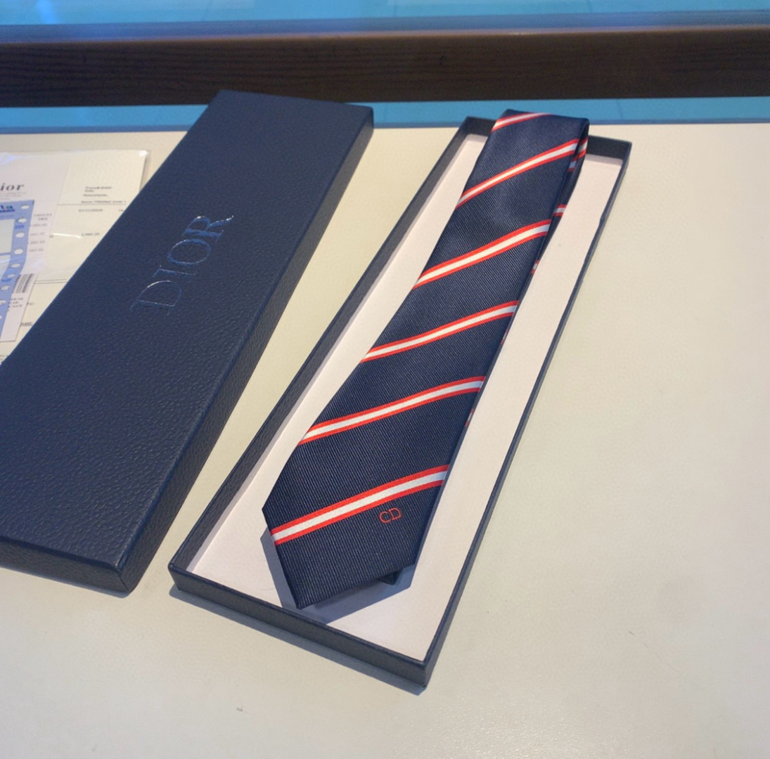 🌾 👔Dior男士【CD绣标领带】，稀有😻😻展现精湛手工与时尚优雅的理想选择，这款采用DO家最经典极具标