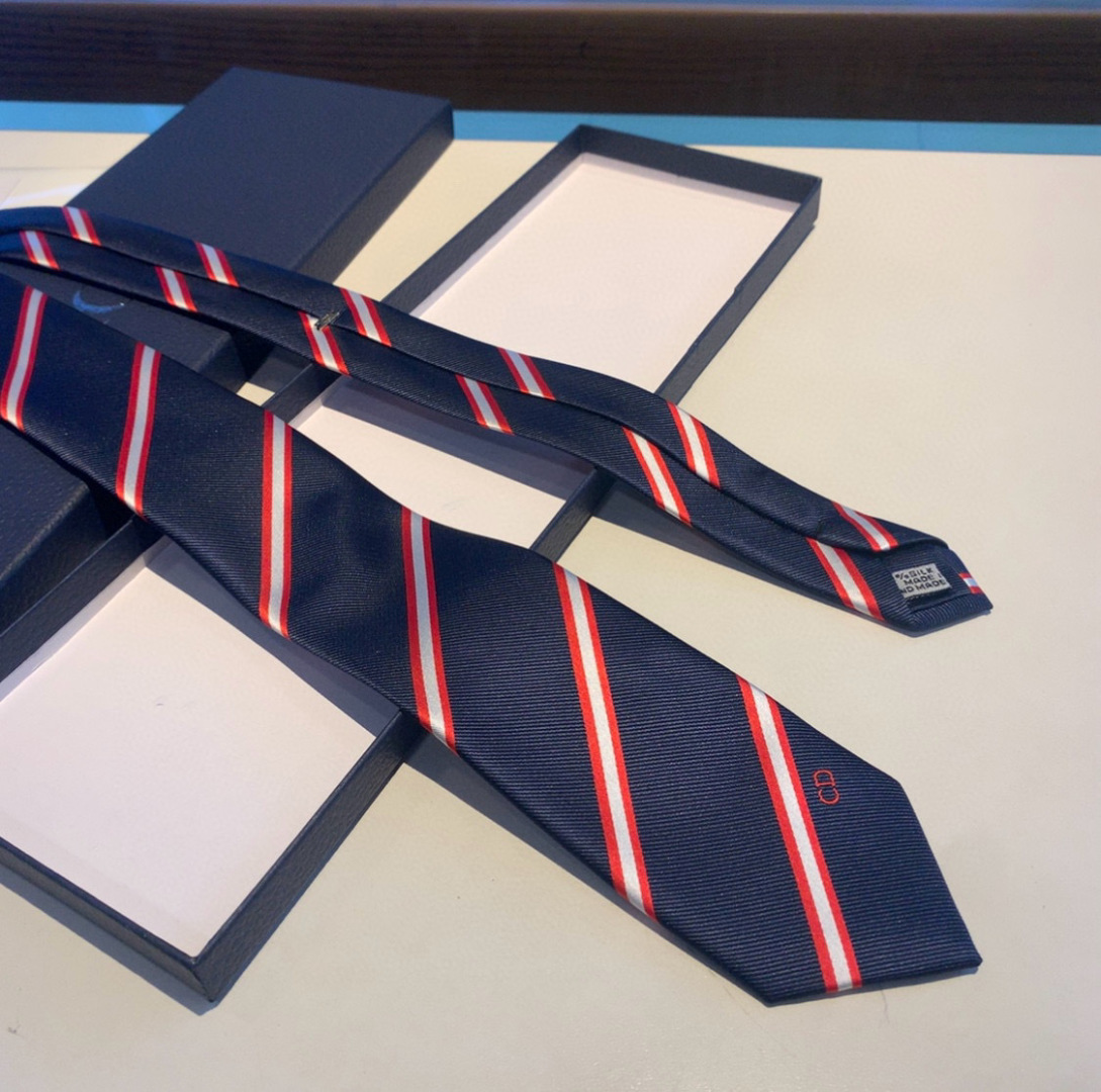 🌾 👔Dior男士【CD绣标领带】，稀有😻😻展现精湛手工与时尚优雅的理想选择，这款采用DO家最经典极具标