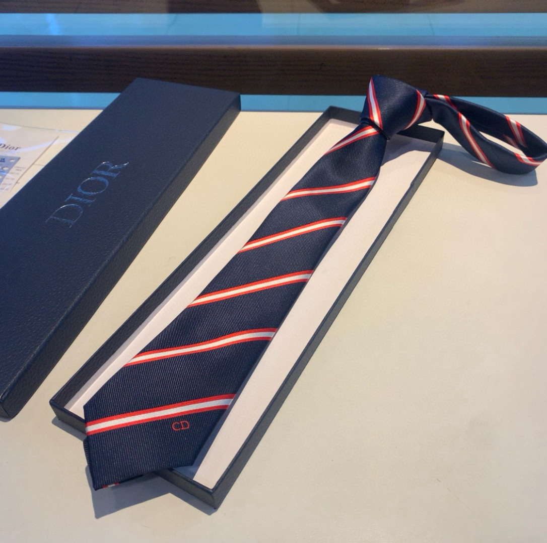 🌾 👔Dior男士【CD绣标领带】，稀有😻😻展现精湛手工与时尚优雅的理想选择，这款采用DO家最经典极具标