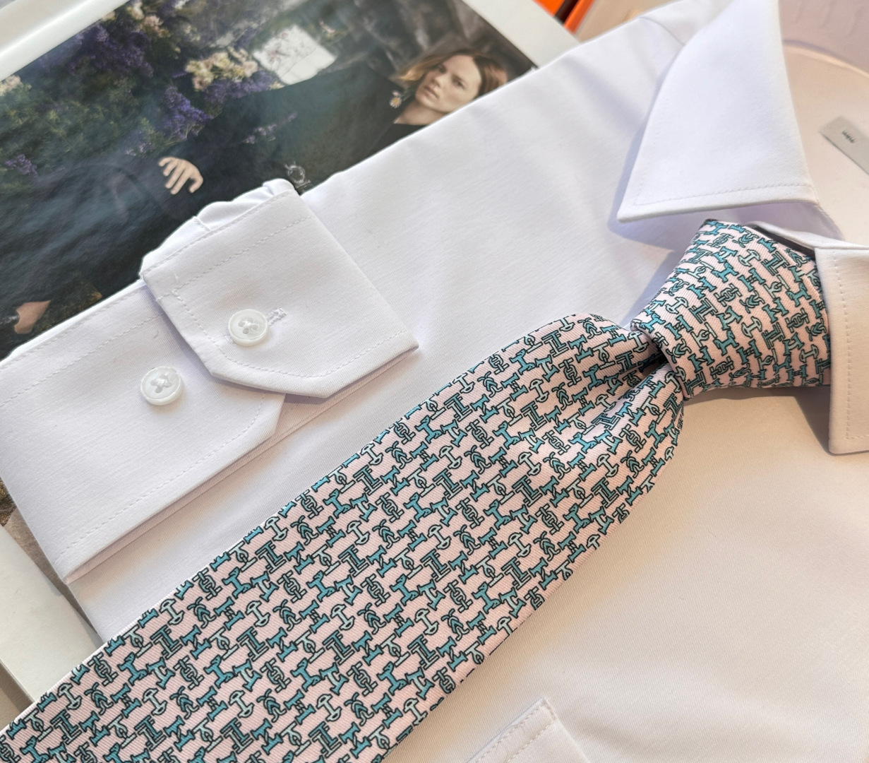 🌾 男士新款印花领带系列【百变搭扣领带】👔👔，稀有😻😻H家每年都有一千条不同印花的领带面世，从最初的多以