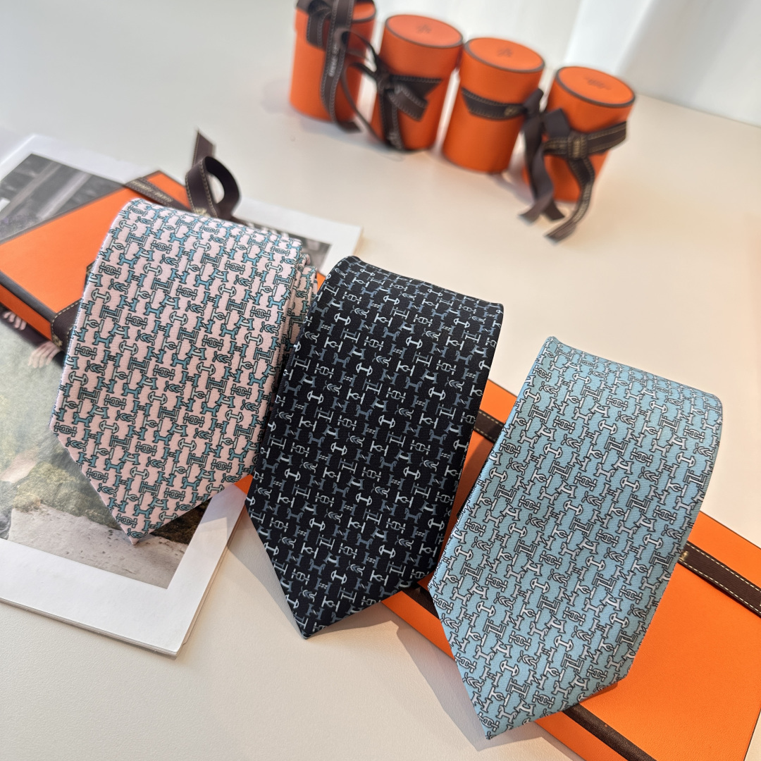 🌾 男士新款印花领带系列【百变搭扣领带】👔👔，稀有😻😻H家每年都有一千条不同印花的领带面世，从最初的多以