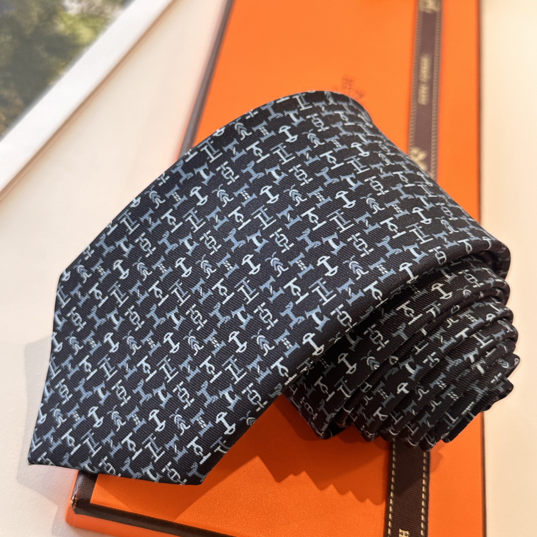 🌾 男士新款印花领带系列【百变搭扣领带】👔👔，稀有😻😻H家每年都有一千条不同印花的领带面世，从最初的多以