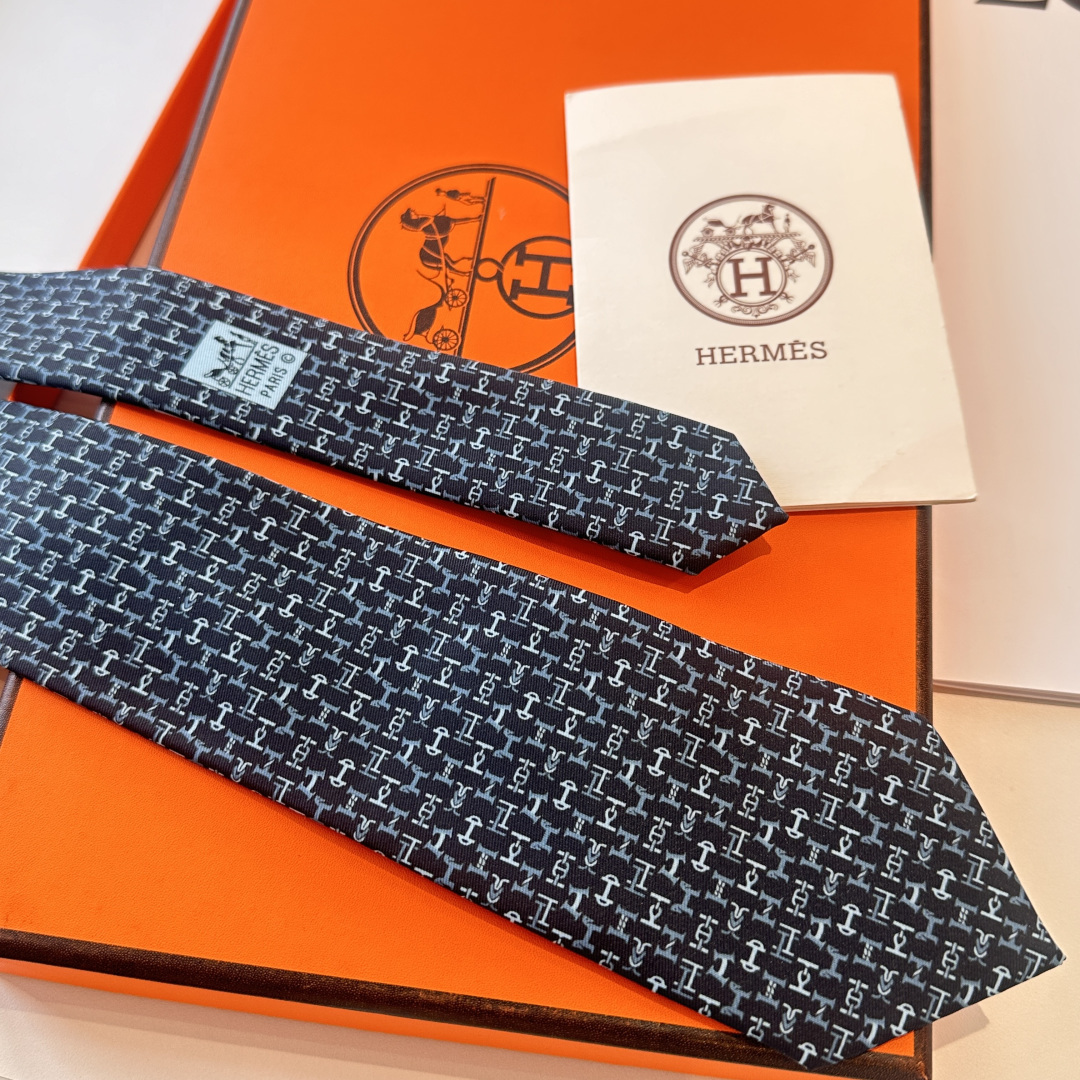 🌾 男士新款印花领带系列【百变搭扣领带】👔👔，稀有😻😻H家每年都有一千条不同印花的领带面世，从最初的多以