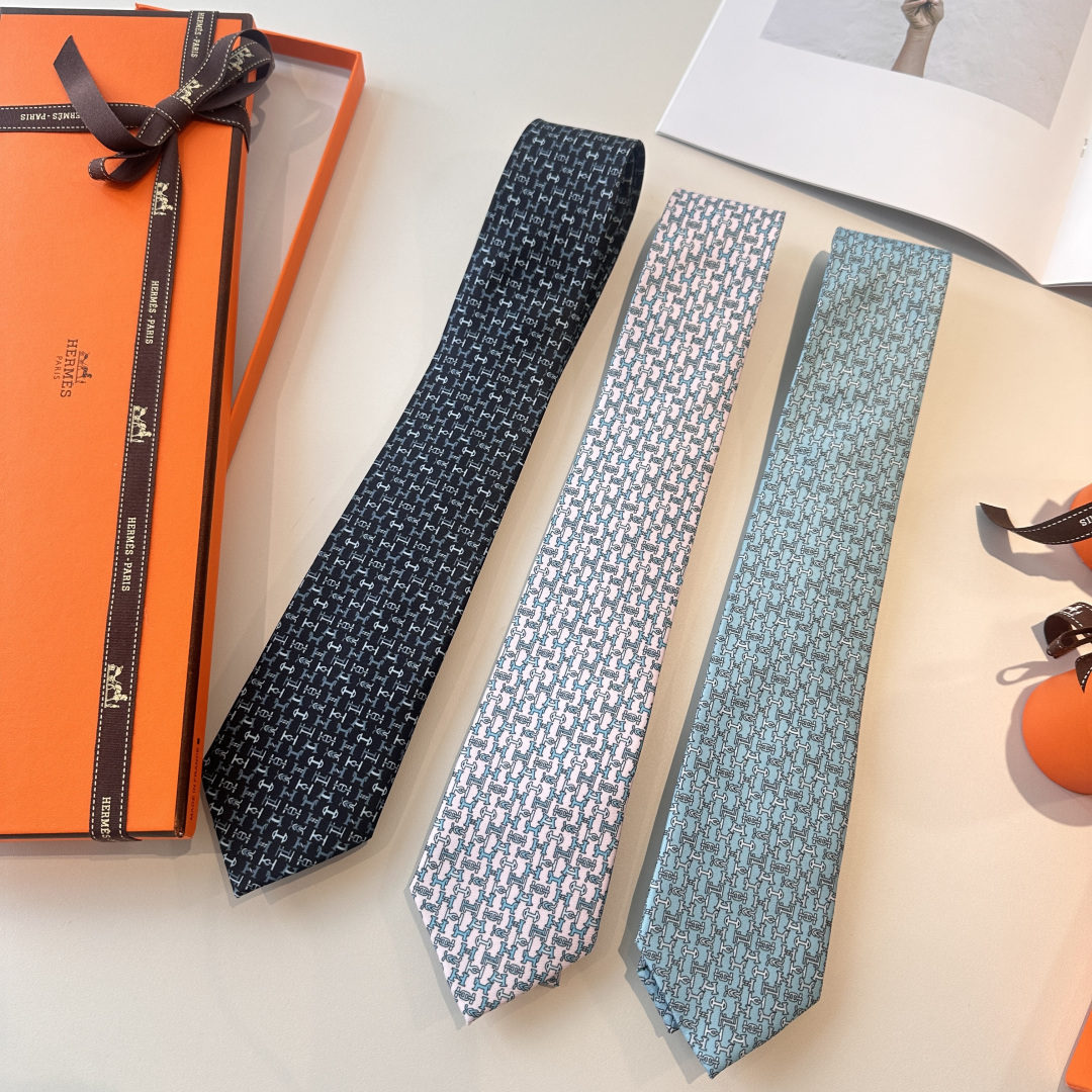 🌾 男士新款印花领带系列【百变搭扣领带】👔👔，稀有😻😻H家每年都有一千条不同印花的领带面世，从最初的多以
