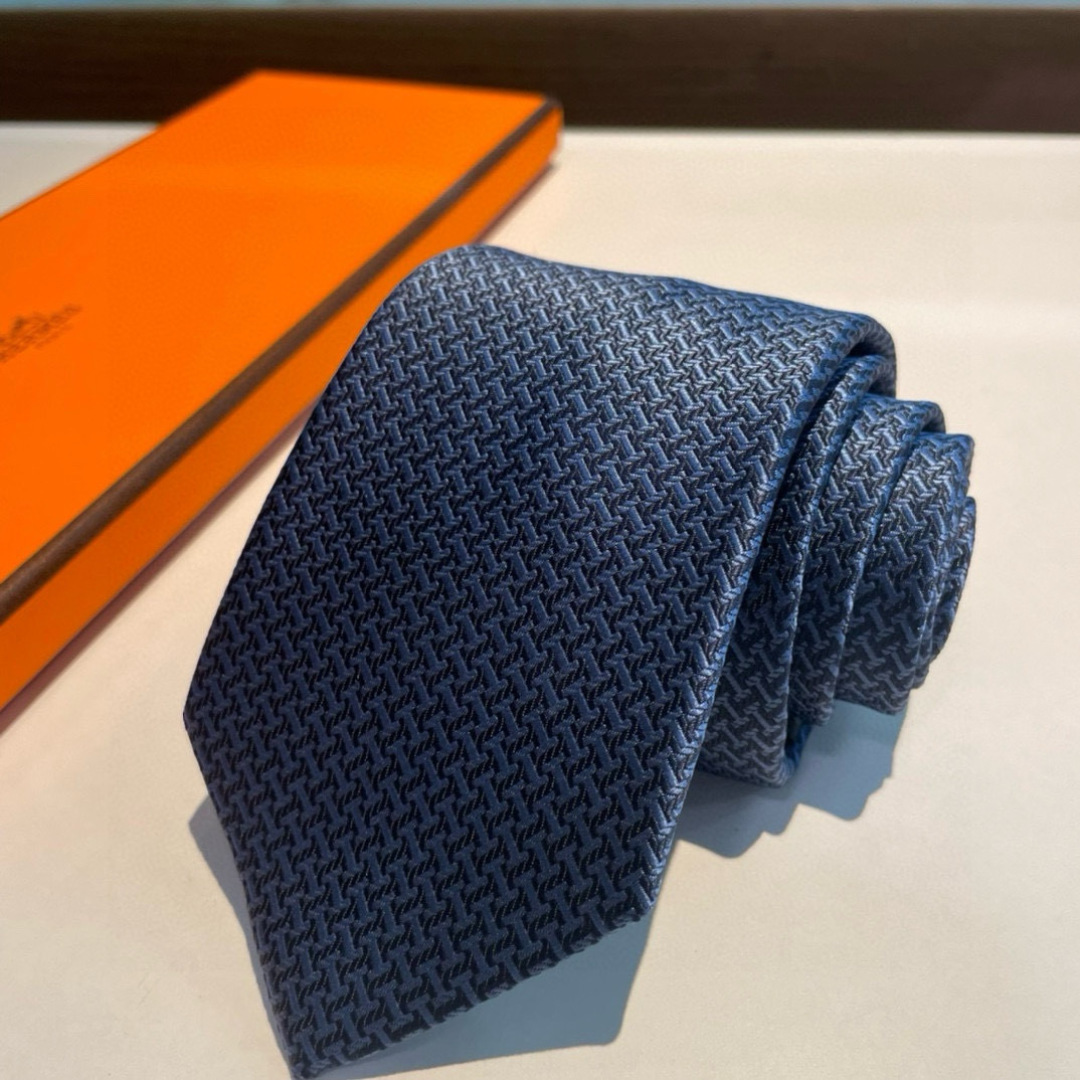 爱马仕H字母男士新款领带系列👔👔，让男士可以充分展示自己个性。100%顶级斜纹真丝手工定制‼