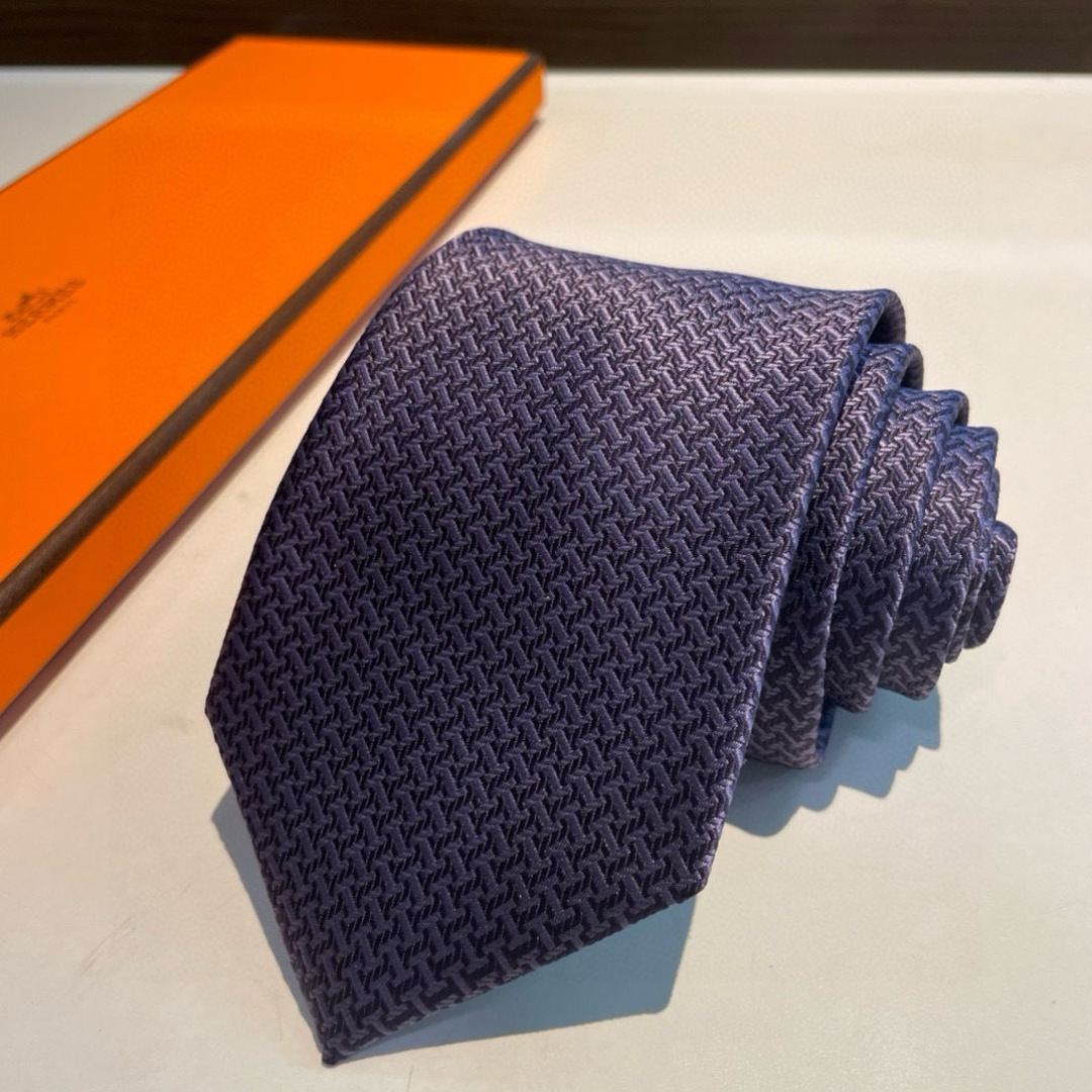 爱马仕H字母男士新款领带系列👔👔，让男士可以充分展示自己个性。100%顶级斜纹真丝手工定制‼