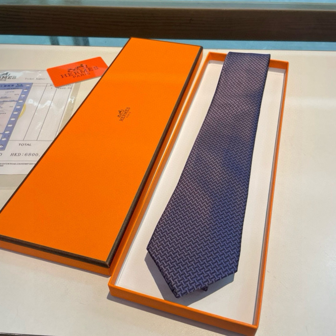 爱马仕H字母男士新款领带系列👔👔，让男士可以充分展示自己个性。100%顶级斜纹真丝手工定制‼