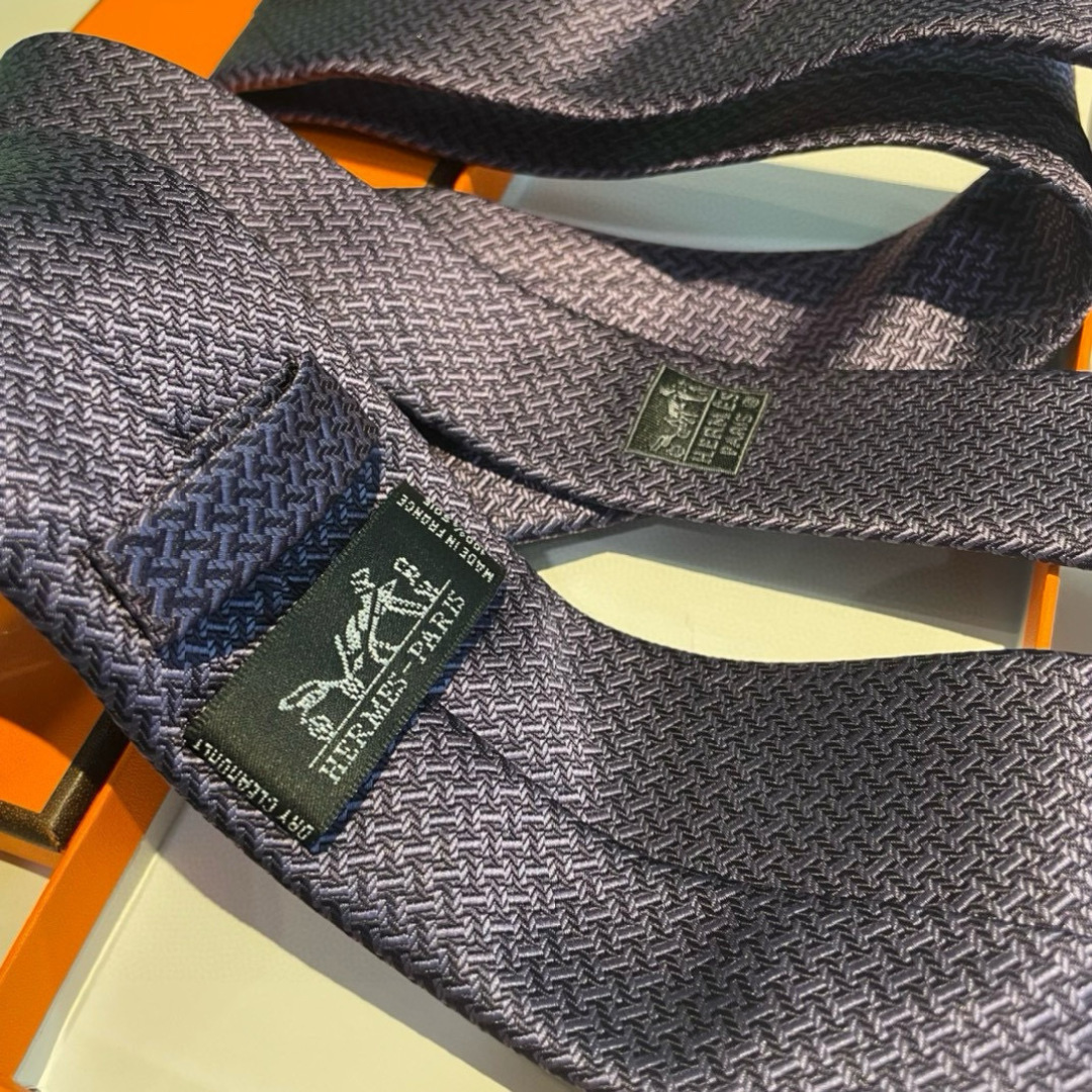 爱马仕H字母男士新款领带系列👔👔，让男士可以充分展示自己个性。100%顶级斜纹真丝手工定制‼