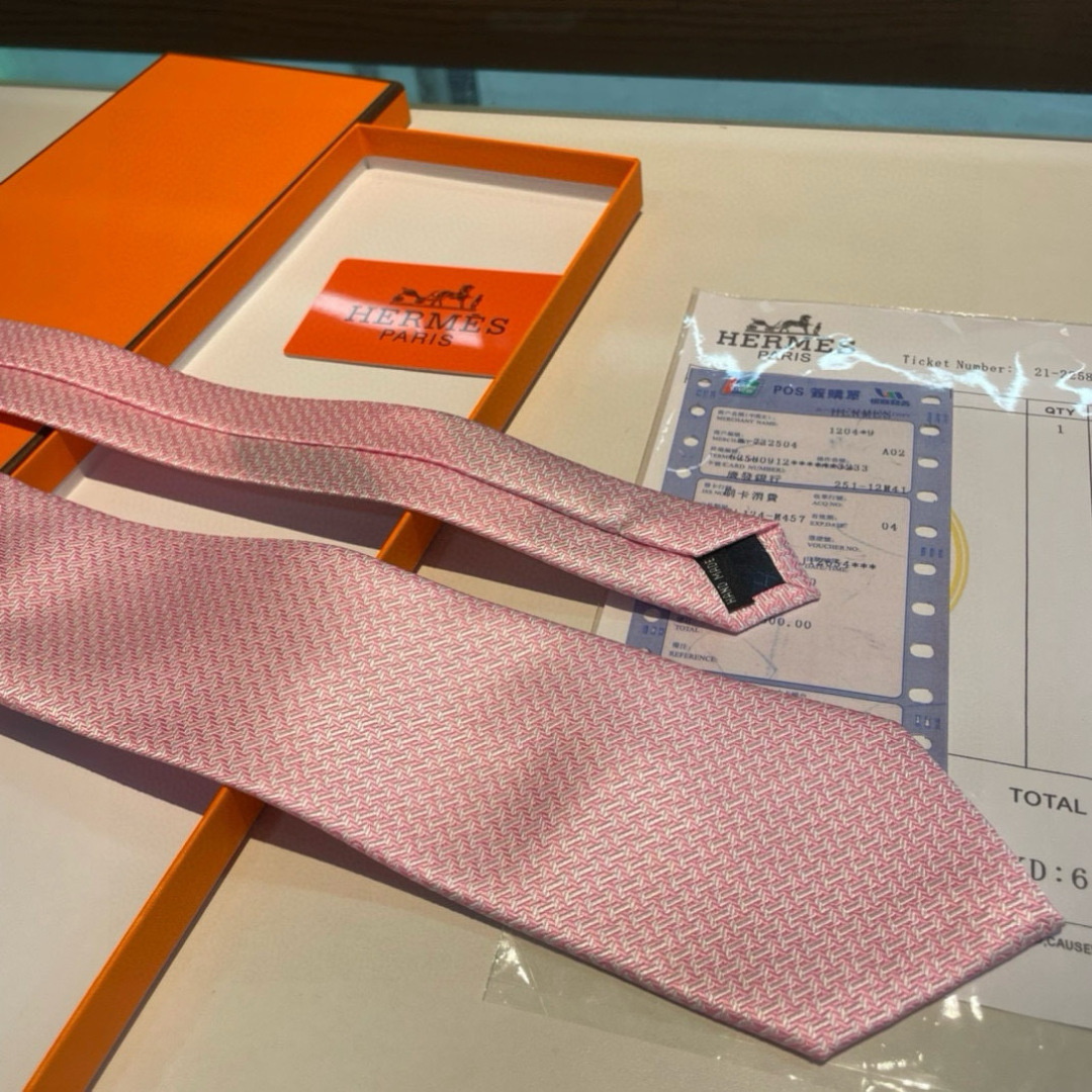 爱马仕H字母男士新款领带系列👔👔，让男士可以充分展示自己个性。100%顶级斜纹真丝手工定制‼