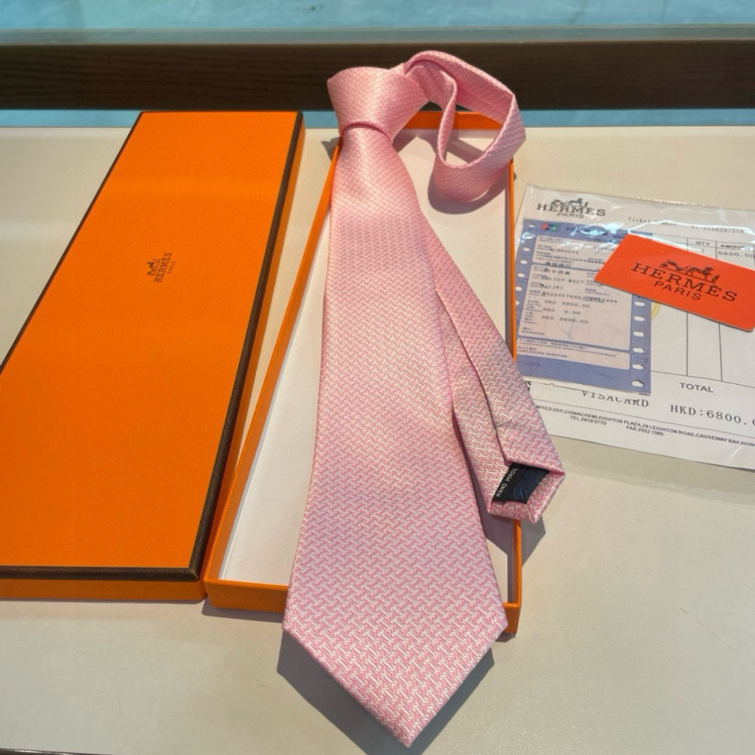爱马仕H字母男士新款领带系列👔👔，让男士可以充分展示自己个性。100%顶级斜纹真丝手工定制‼